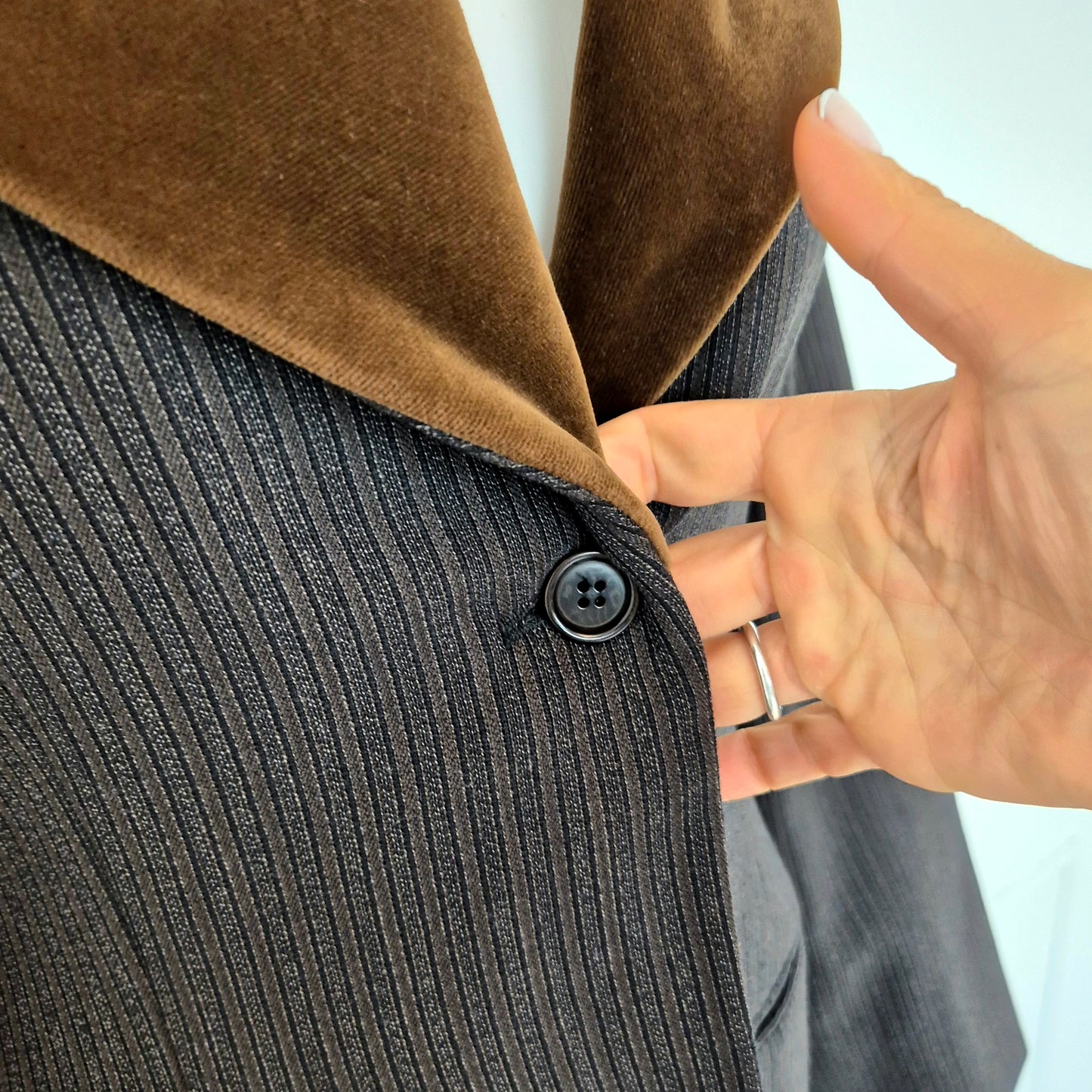 Romeo Gigli | Giacca in lana con collo in velluto marrone 1989