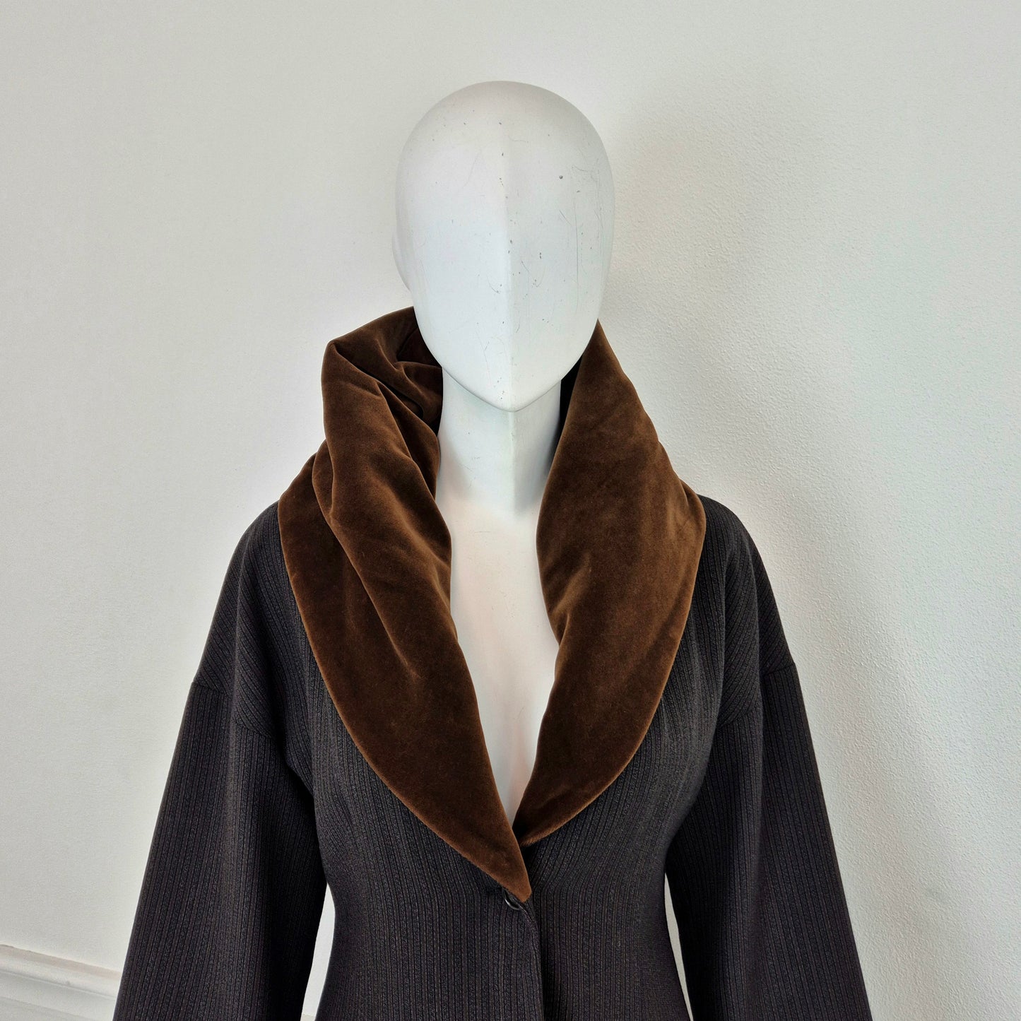 Romeo Gigli | Giacca in lana con collo in velluto marrone 1989