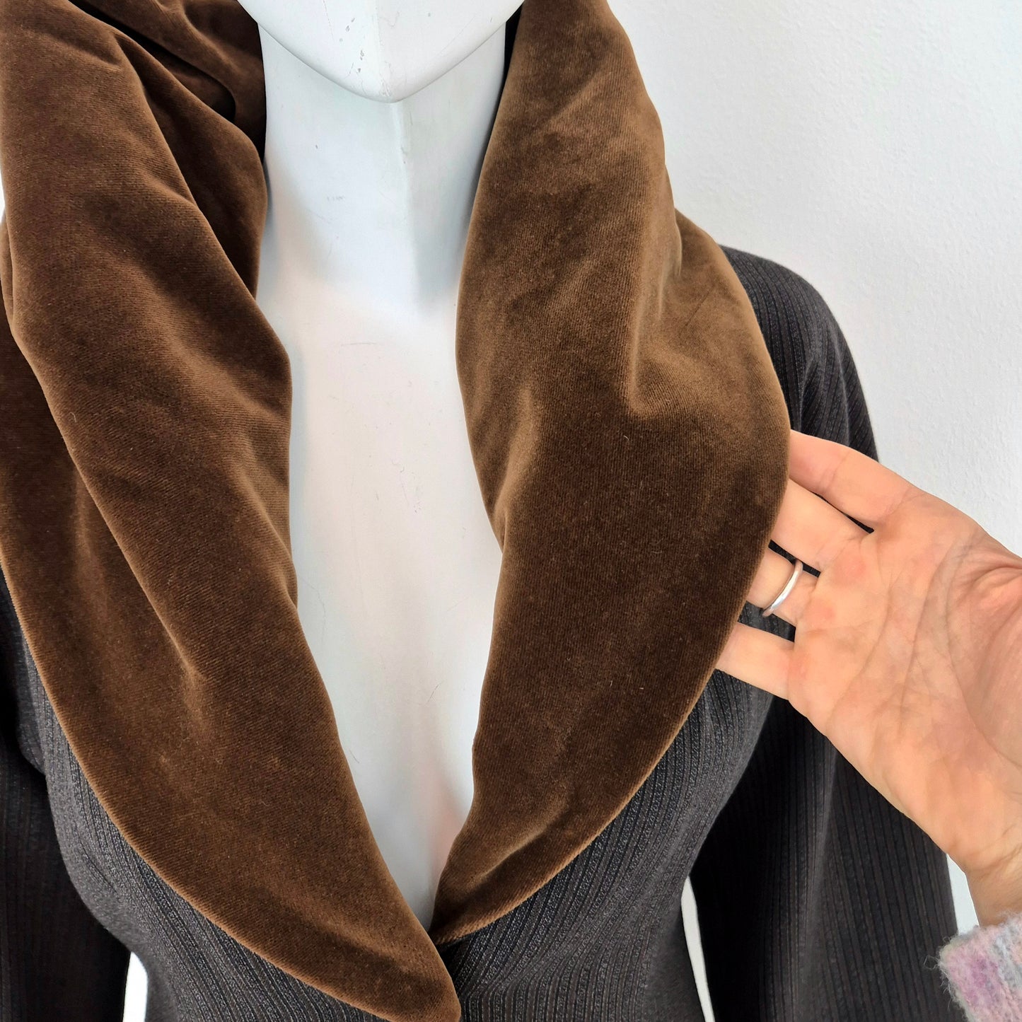 Romeo Gigli | Giacca in lana con collo in velluto marrone 1989