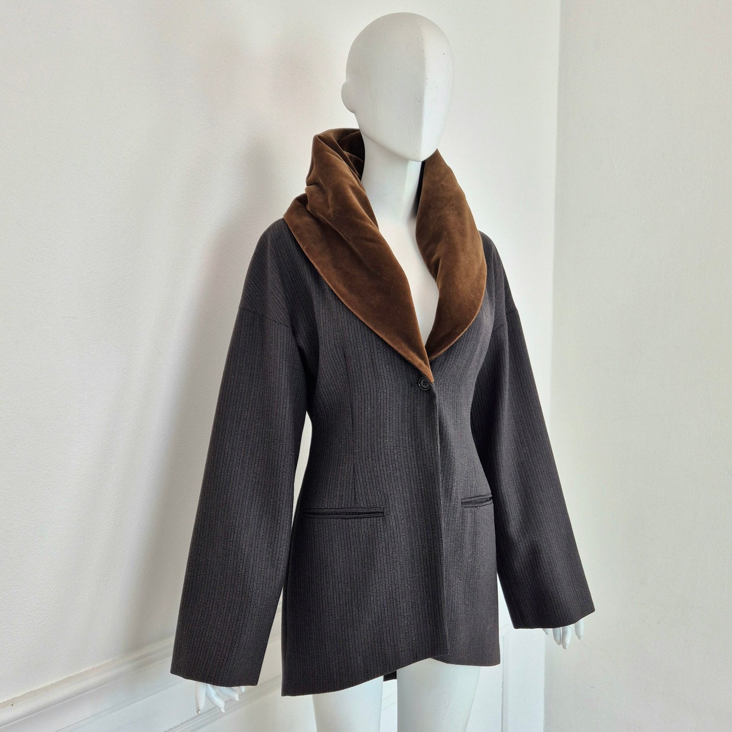 Romeo Gigli | Giacca in lana con collo in velluto marrone 1989