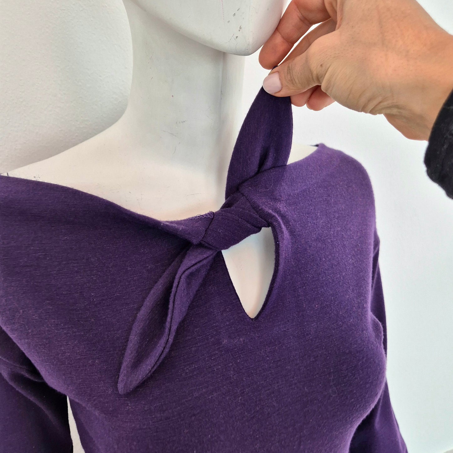 Romeo Gigli | Abito lungo viola con fiocco centrale