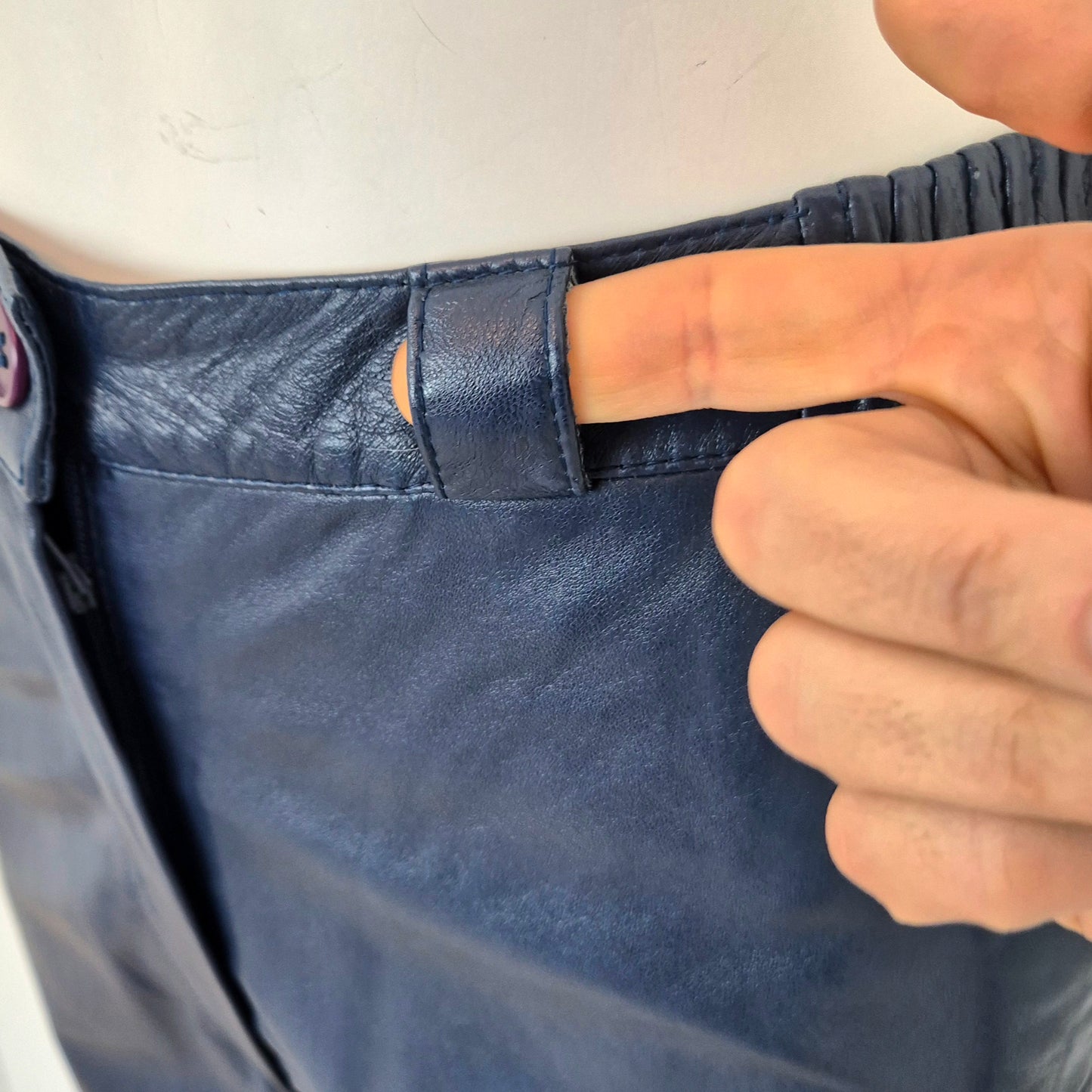 Pantaloni vintage pelle blu