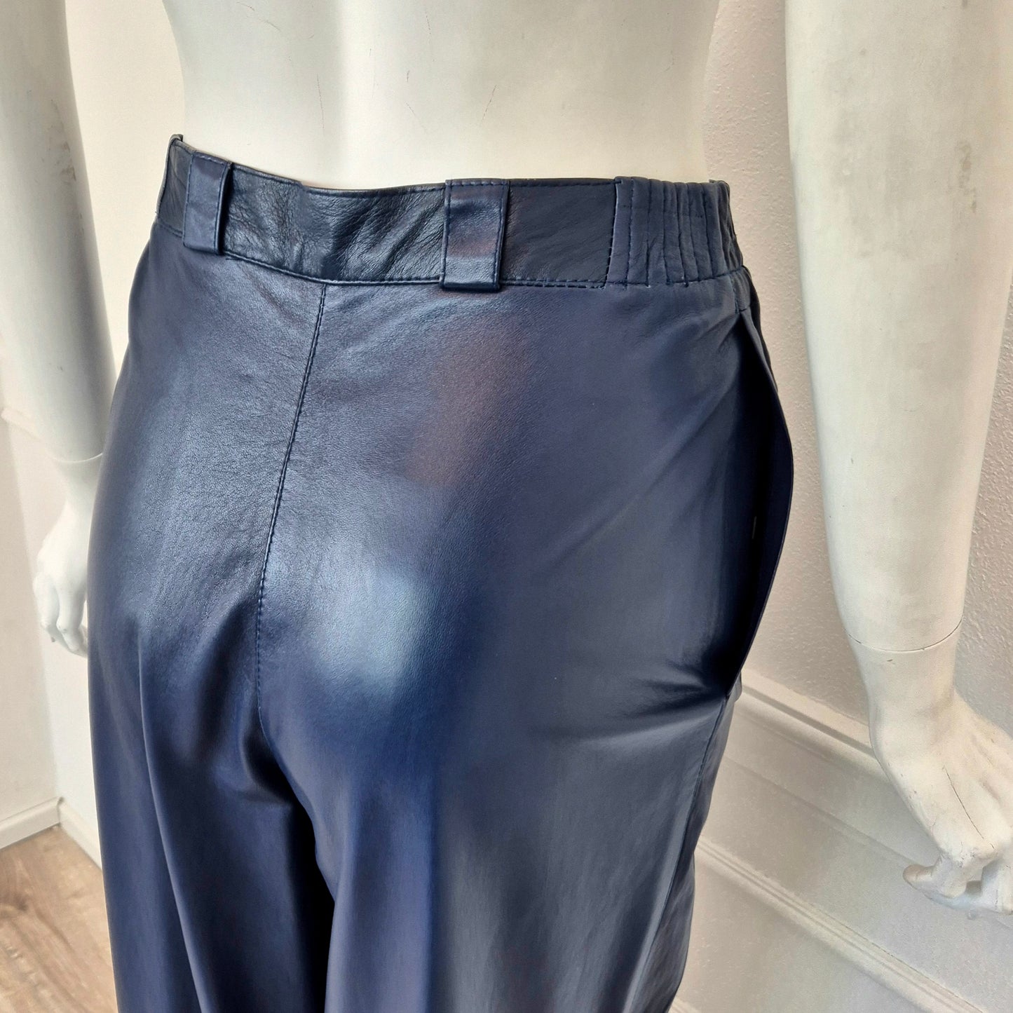 Pantaloni vintage pelle blu