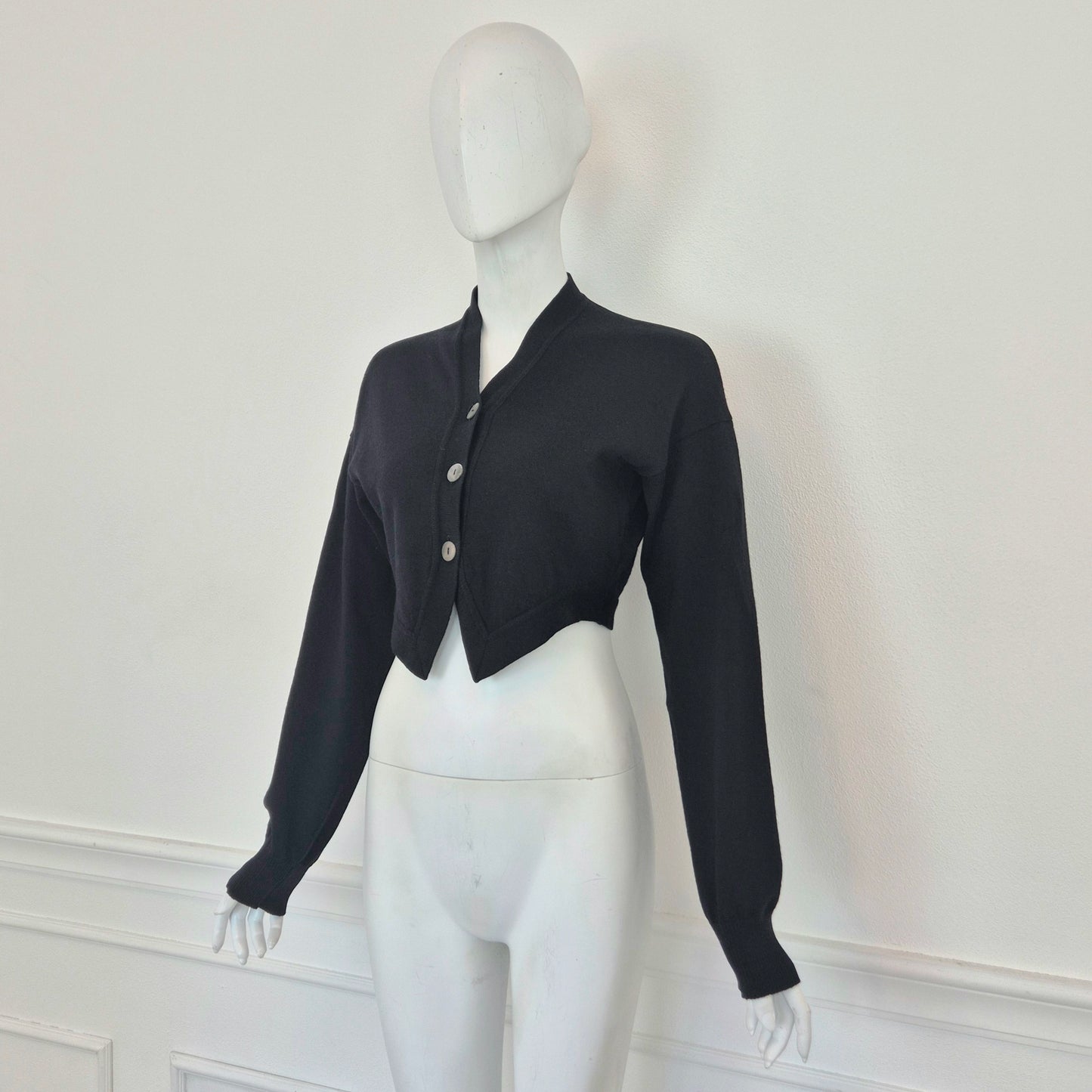 Romeo Gigli | Cardigan nero cropped con bottoni madreperla