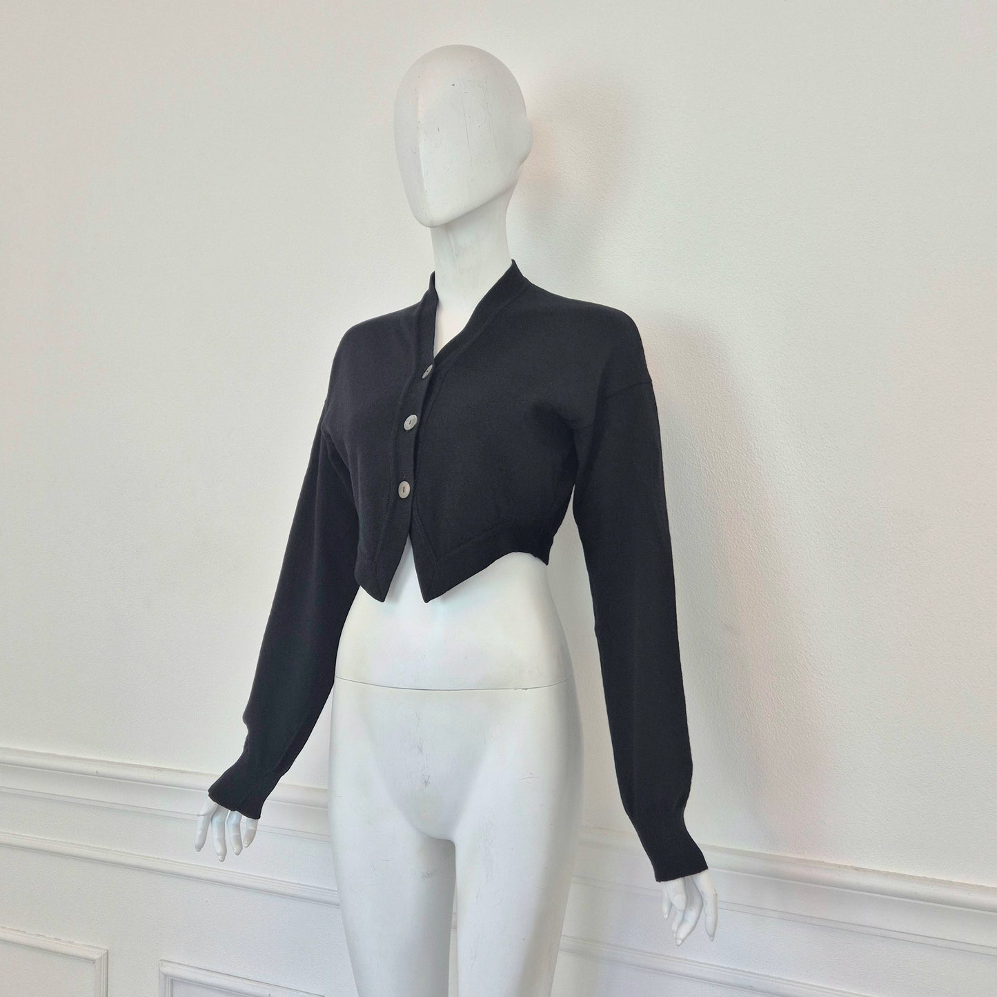 Romeo Gigli | Cardigan nero cropped con bottoni madreperla