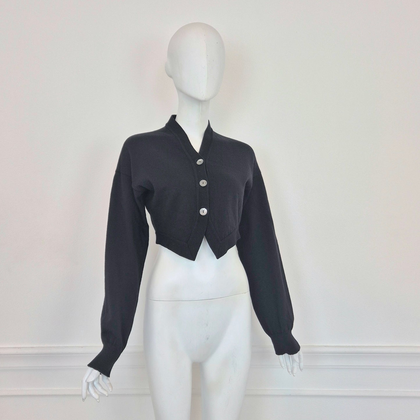 Romeo Gigli | Cardigan nero cropped con bottoni madreperla