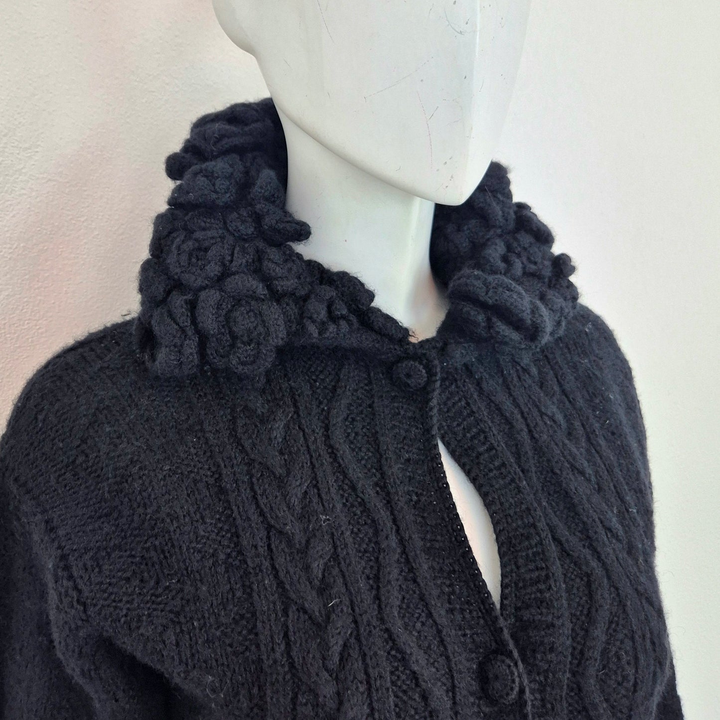 Moschino | Maxi Cardigan con fiori applicati su collo e polsi