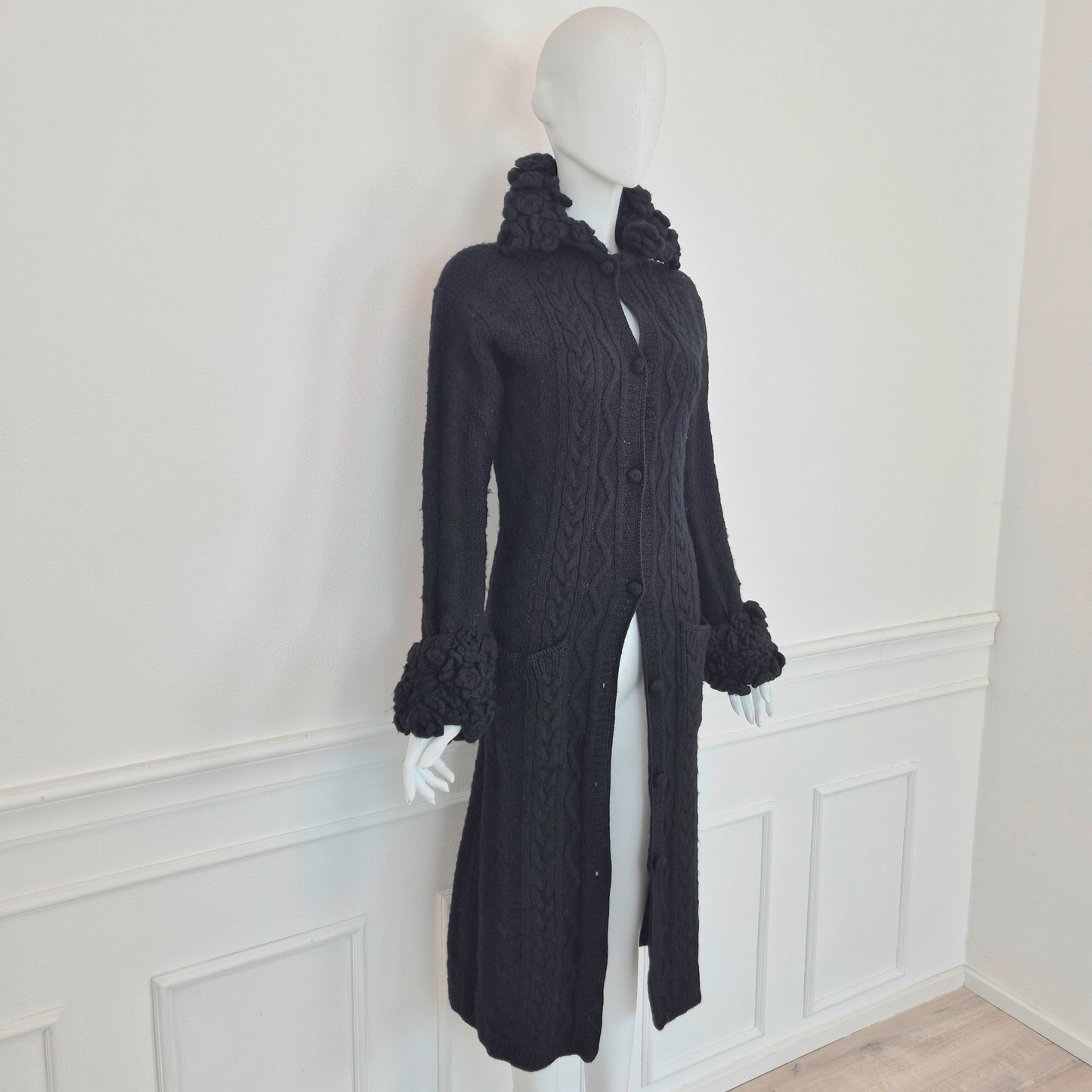 Moschino | Maxi Cardigan con fiori applicati su collo e polsi