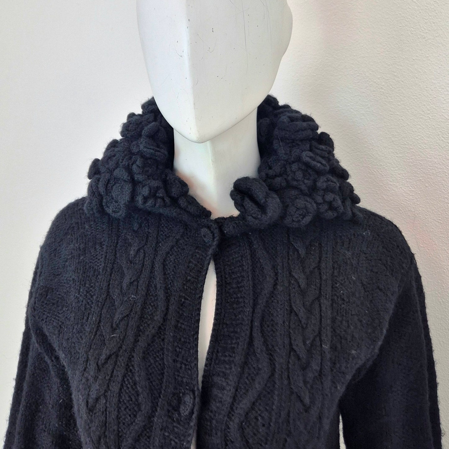 Moschino | Maxi Cardigan con fiori applicati su collo e polsi