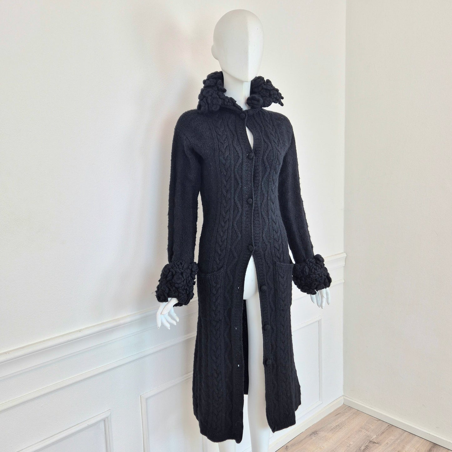 Moschino | Maxi Cardigan con fiori applicati su collo e polsi