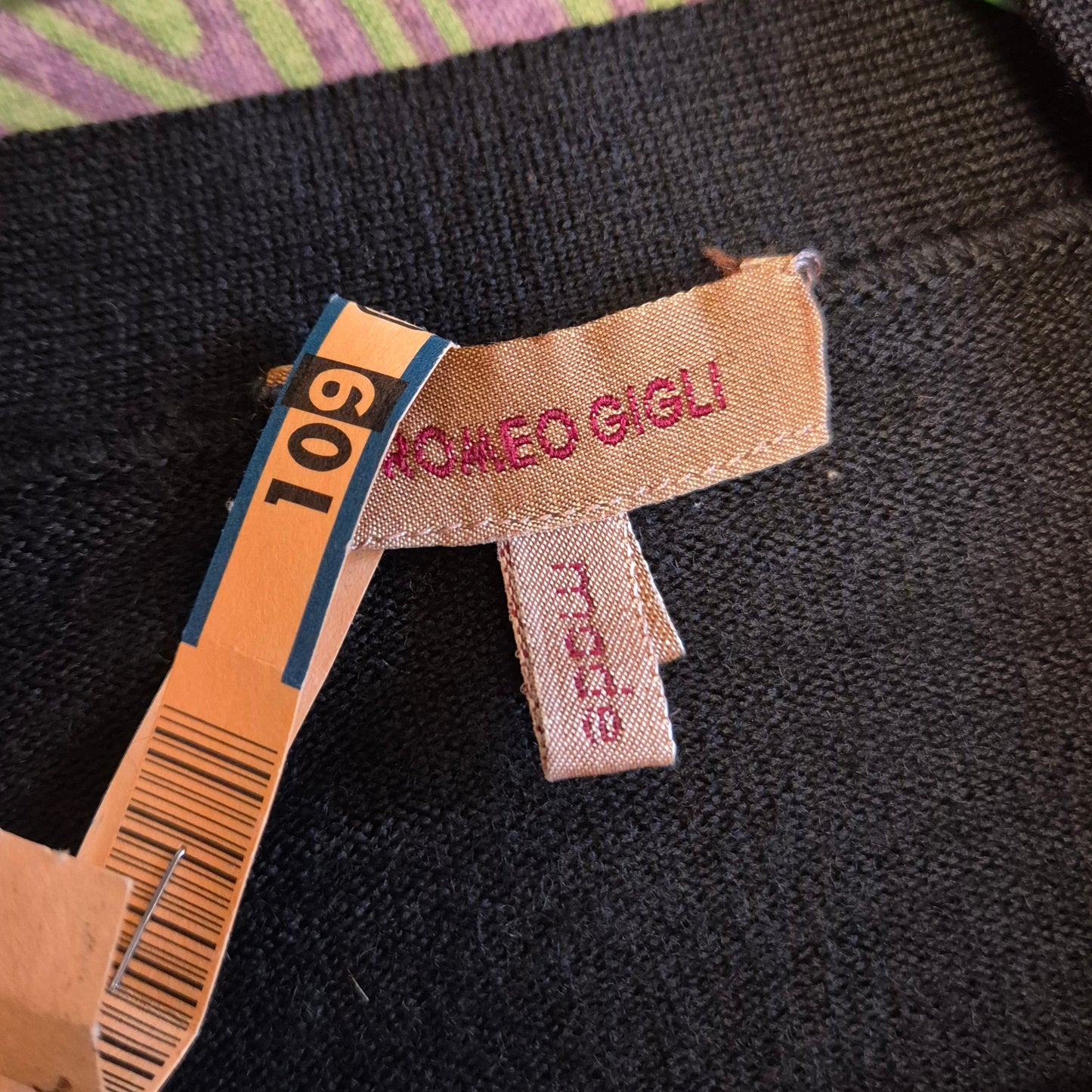 Romeo Gigli | Cardigan nero cropped con bottoni madreperla