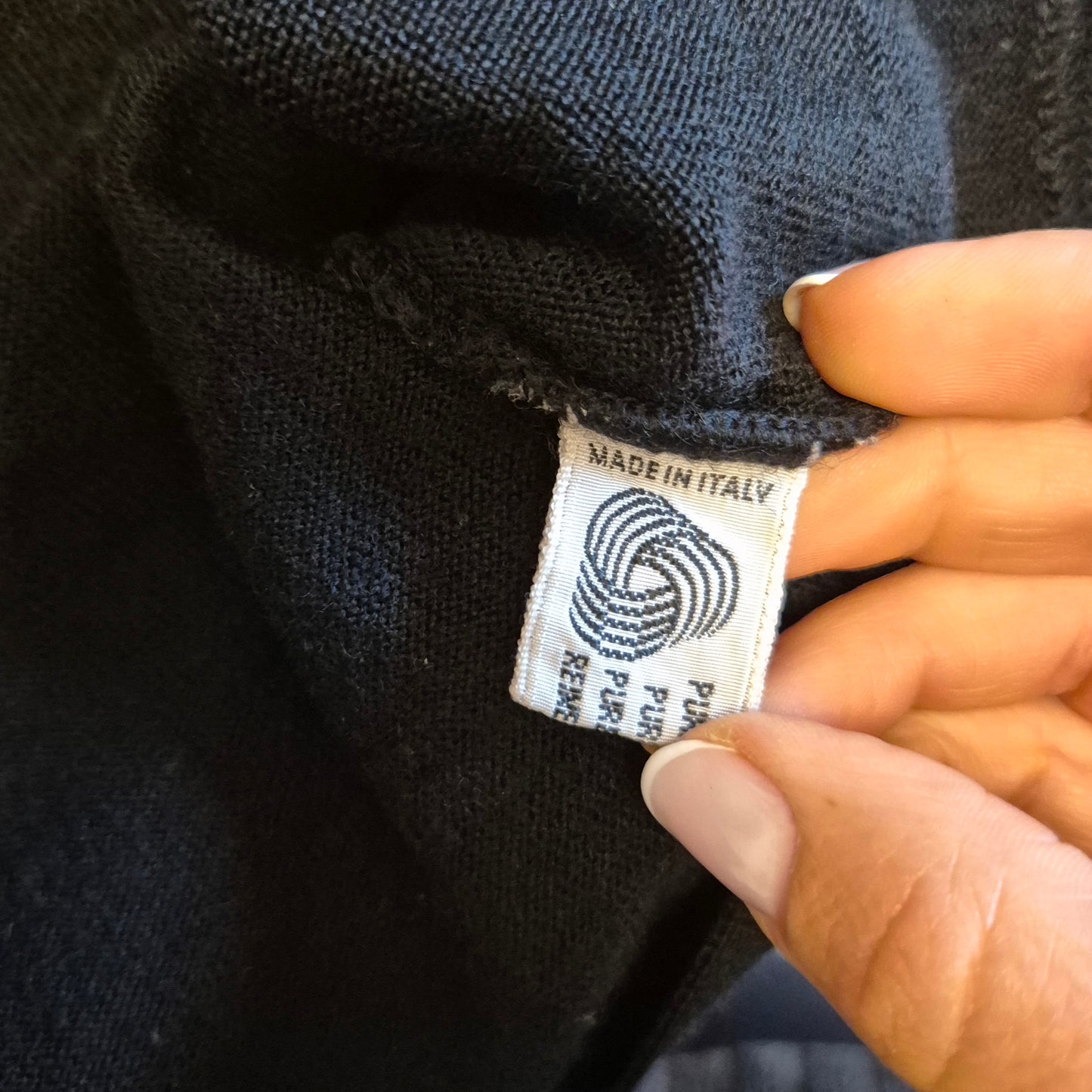 Romeo Gigli | Cardigan nero cropped con bottoni madreperla