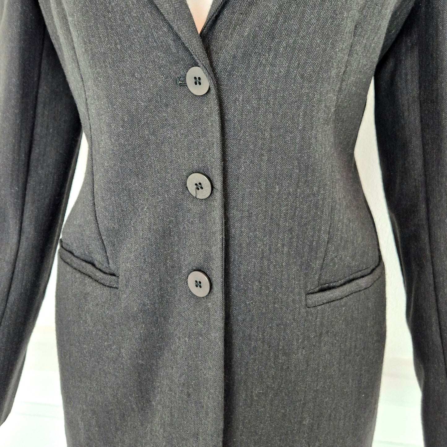 Callaghan by Romeo Gigli | Giacca in lana grigia con fiori ricamati sul colletto 1990