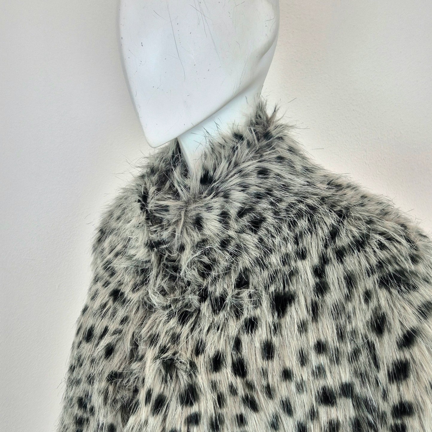 Too cool for fur | Ecopelliccia lunga animalier grigio