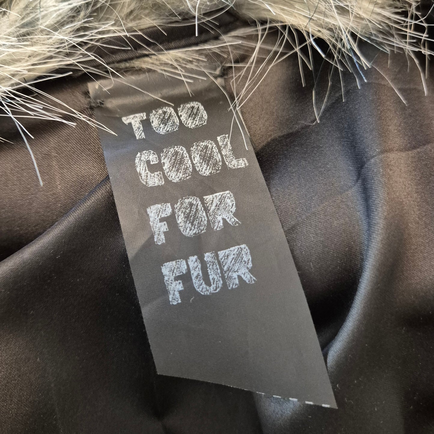 Too cool for fur | Ecopelliccia lunga animalier grigio
