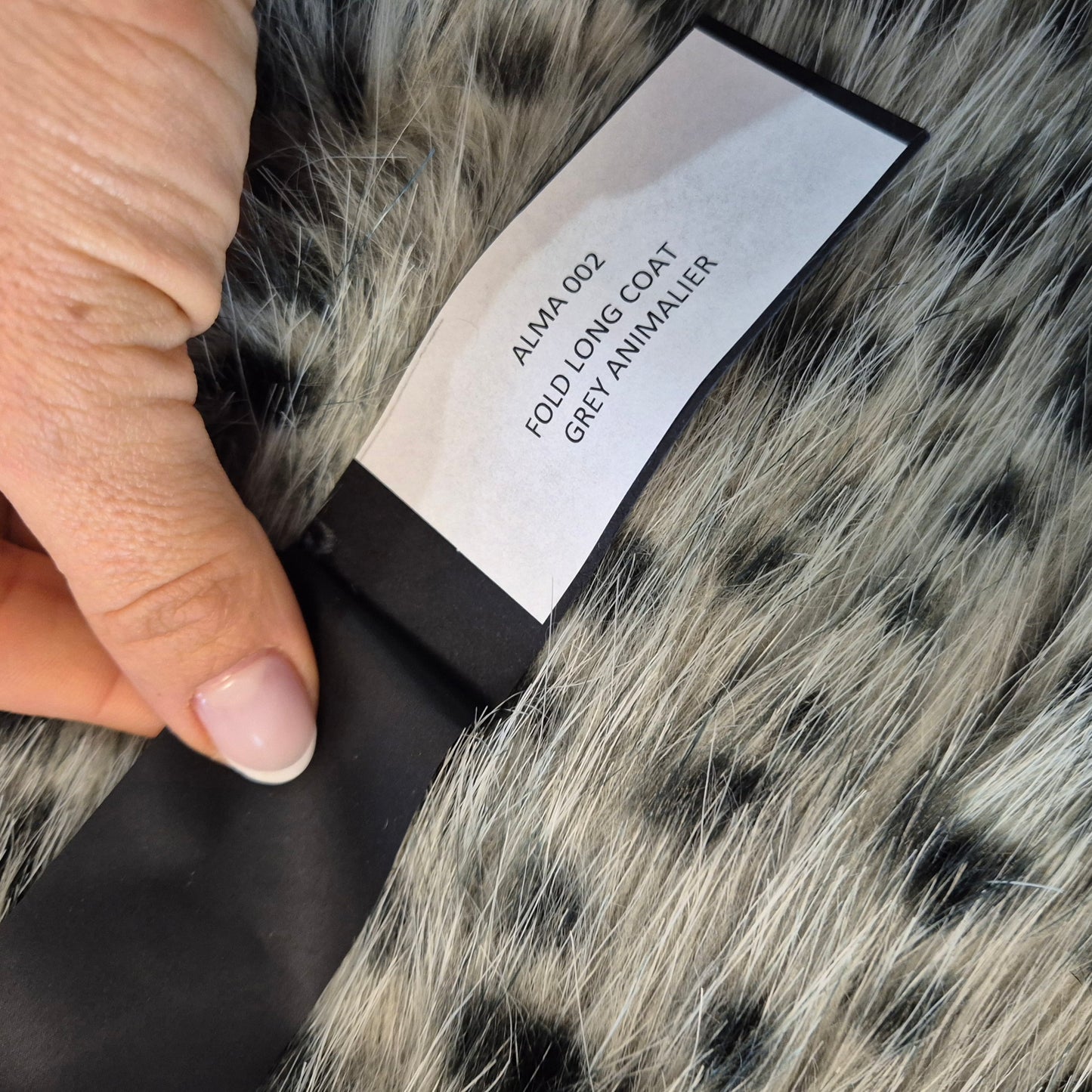 Too cool for fur | Ecopelliccia lunga animalier grigio