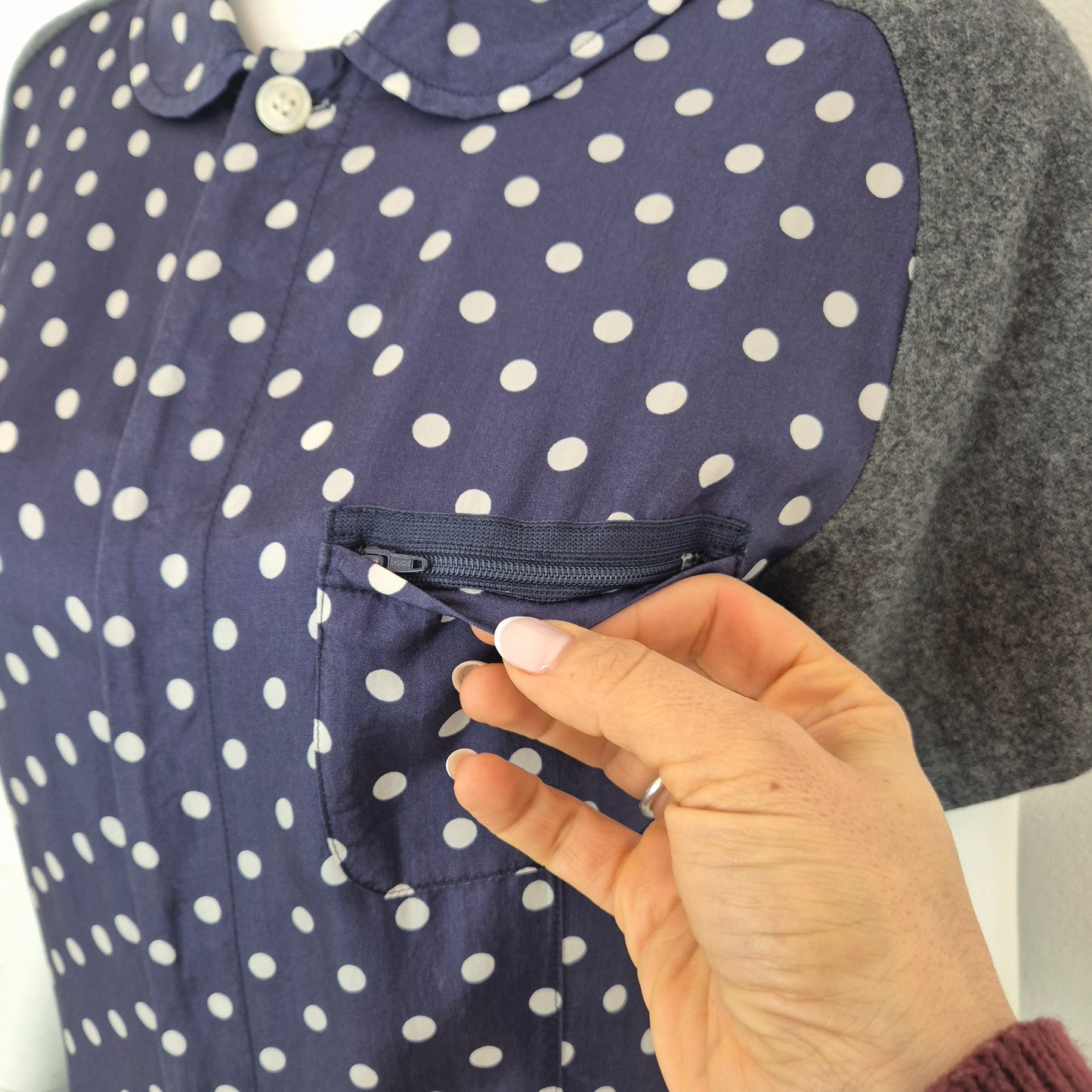 Comme des Garçons | Abito blu pois con maniche in lana