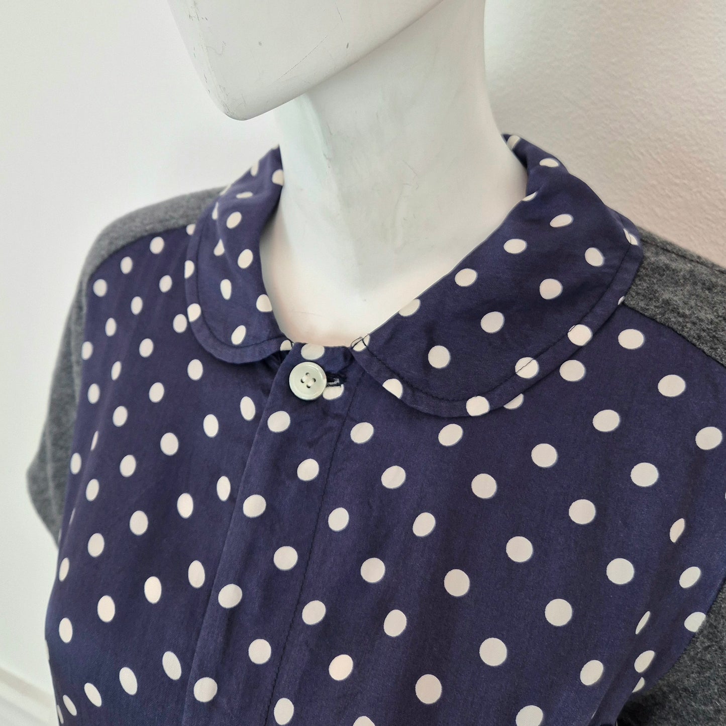 Comme des Garçons | Abito blu pois con maniche in lana