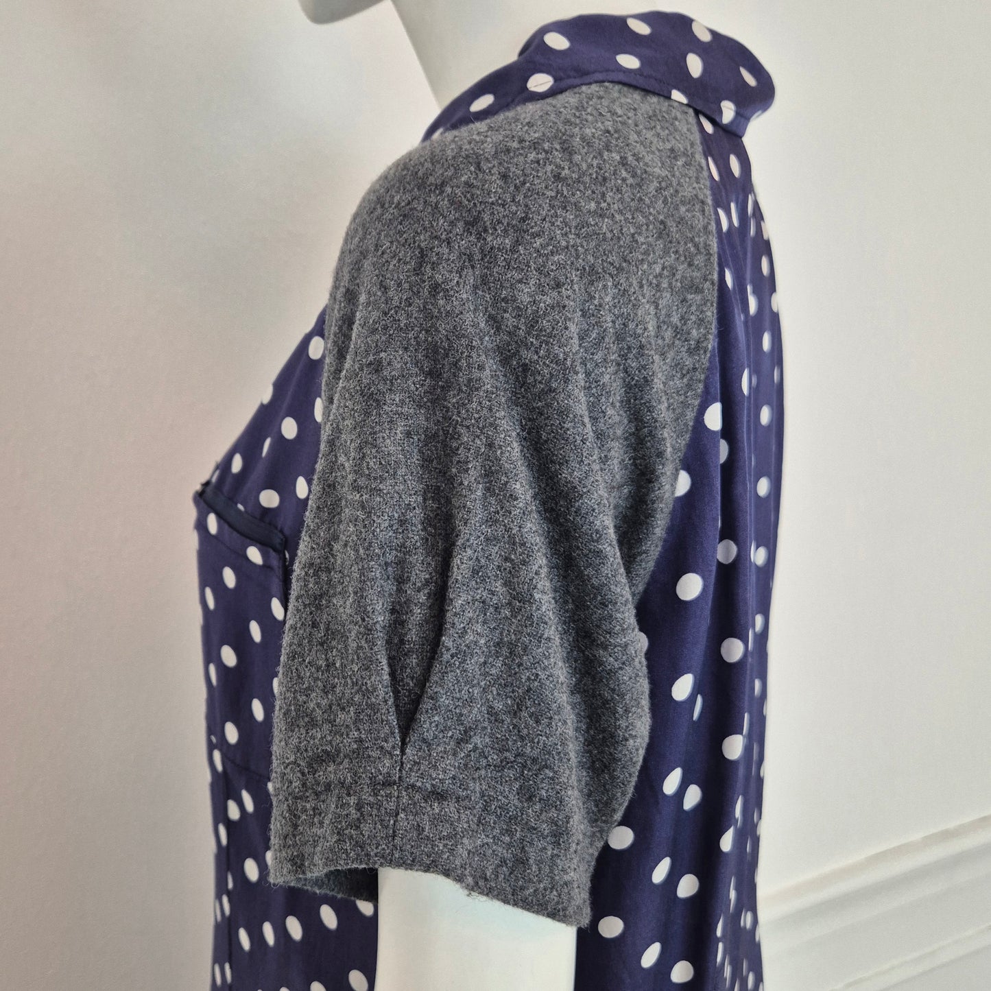 Comme des Garçons | Abito blu pois con maniche in lana
