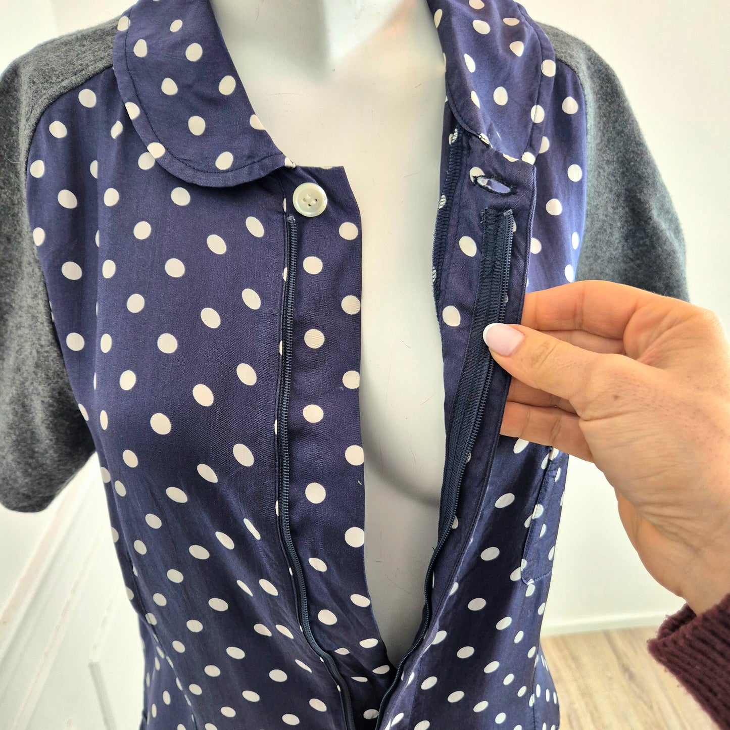 Comme des Garçons | Abito blu pois con maniche in lana