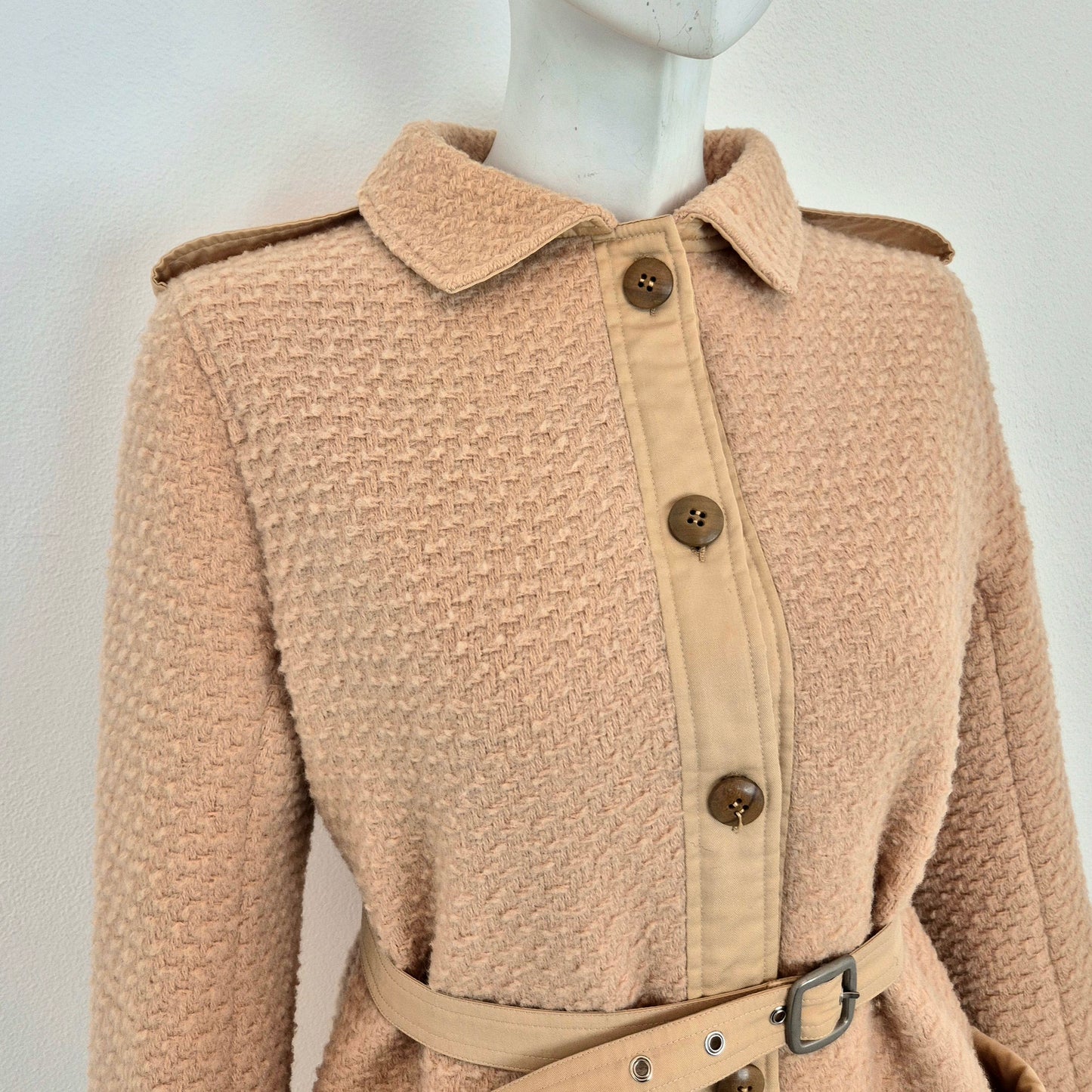Courreges | Cappottino beige con cintura