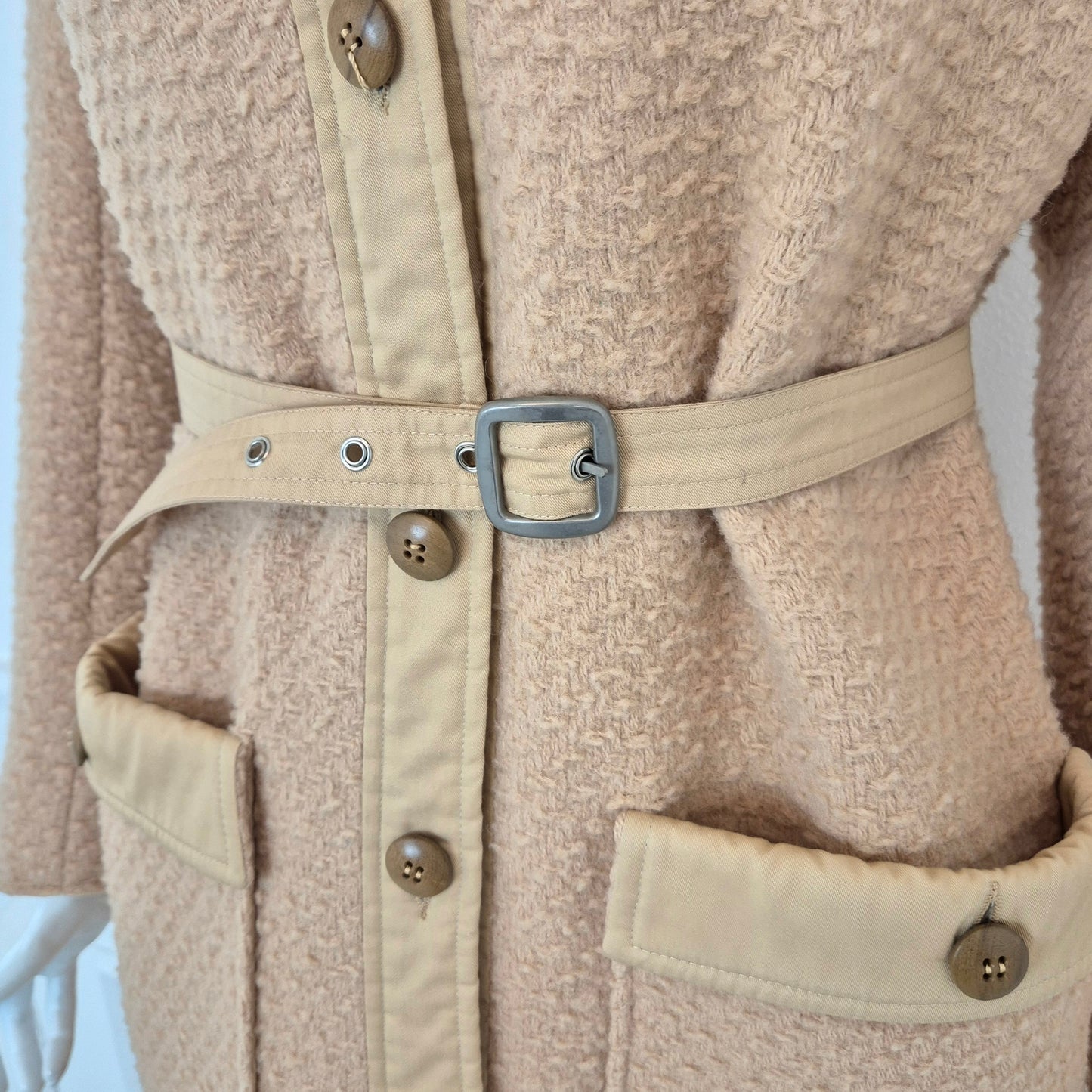 Courreges | Cappottino beige con cintura