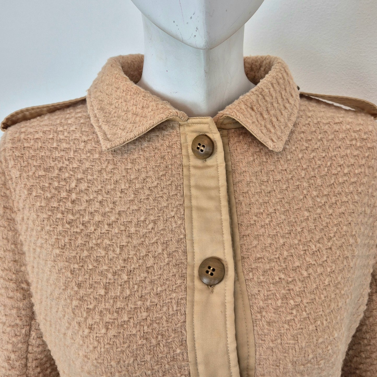 Courreges | Cappottino beige con cintura