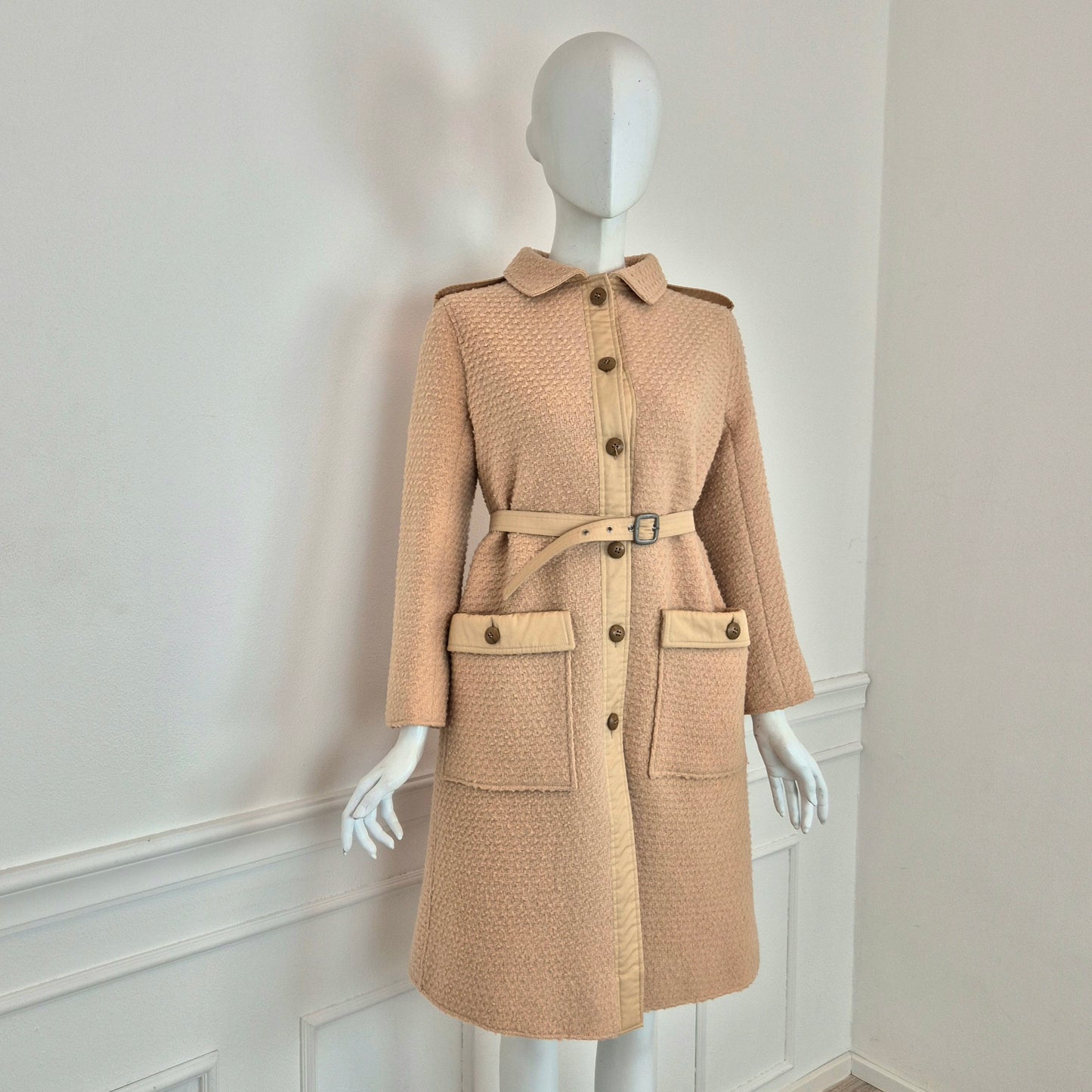 Courreges | Cappottino beige con cintura