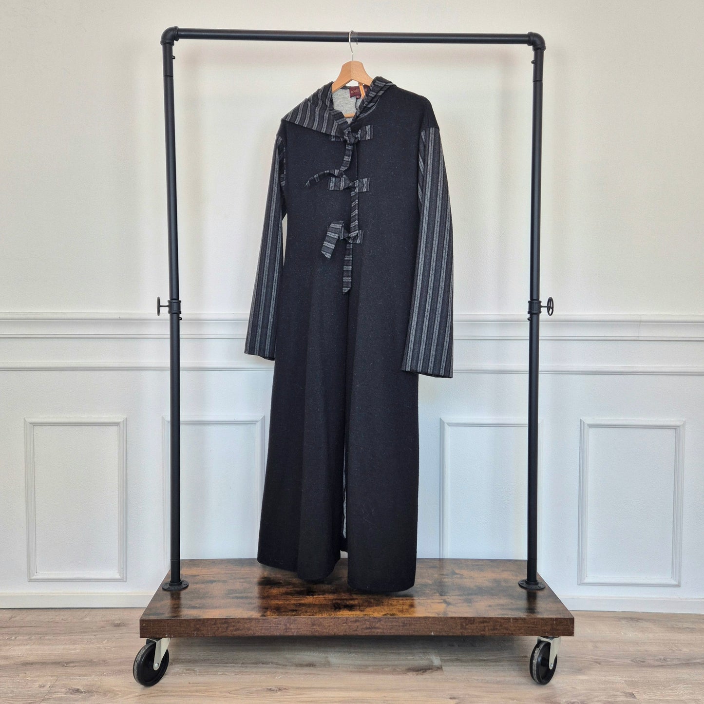 Romeo Gigli | Cappotto lungo con fiocchi e cappuccio