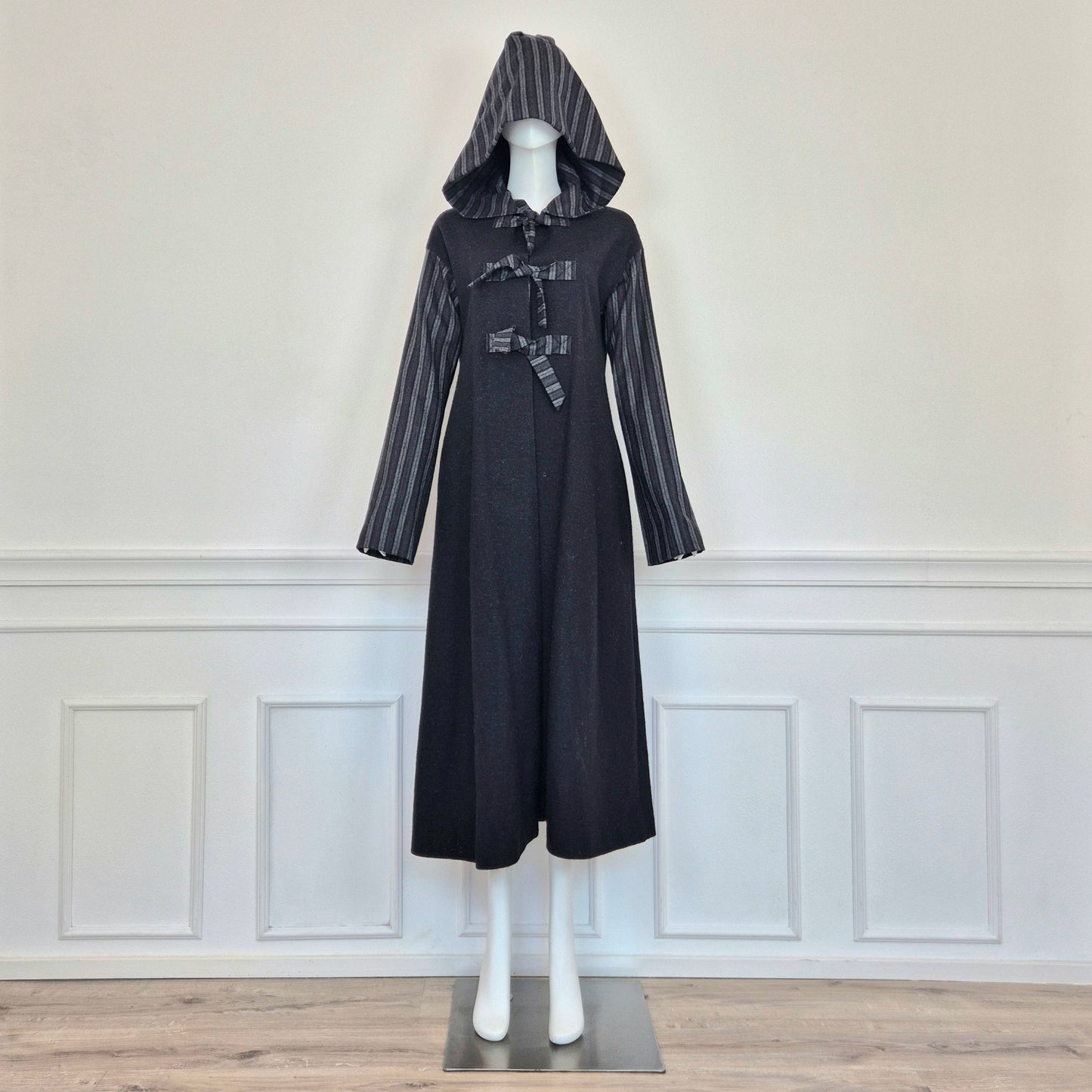 Romeo Gigli | Cappotto lungo con fiocchi e cappuccio