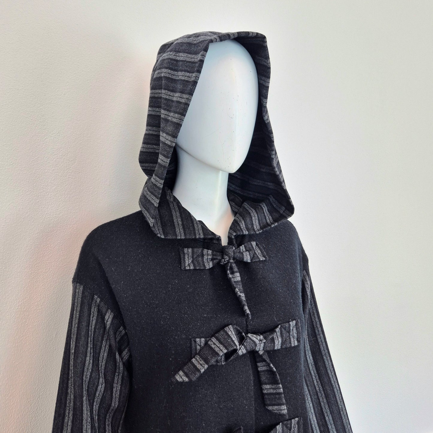 Romeo Gigli | Cappotto lungo con fiocchi e cappuccio