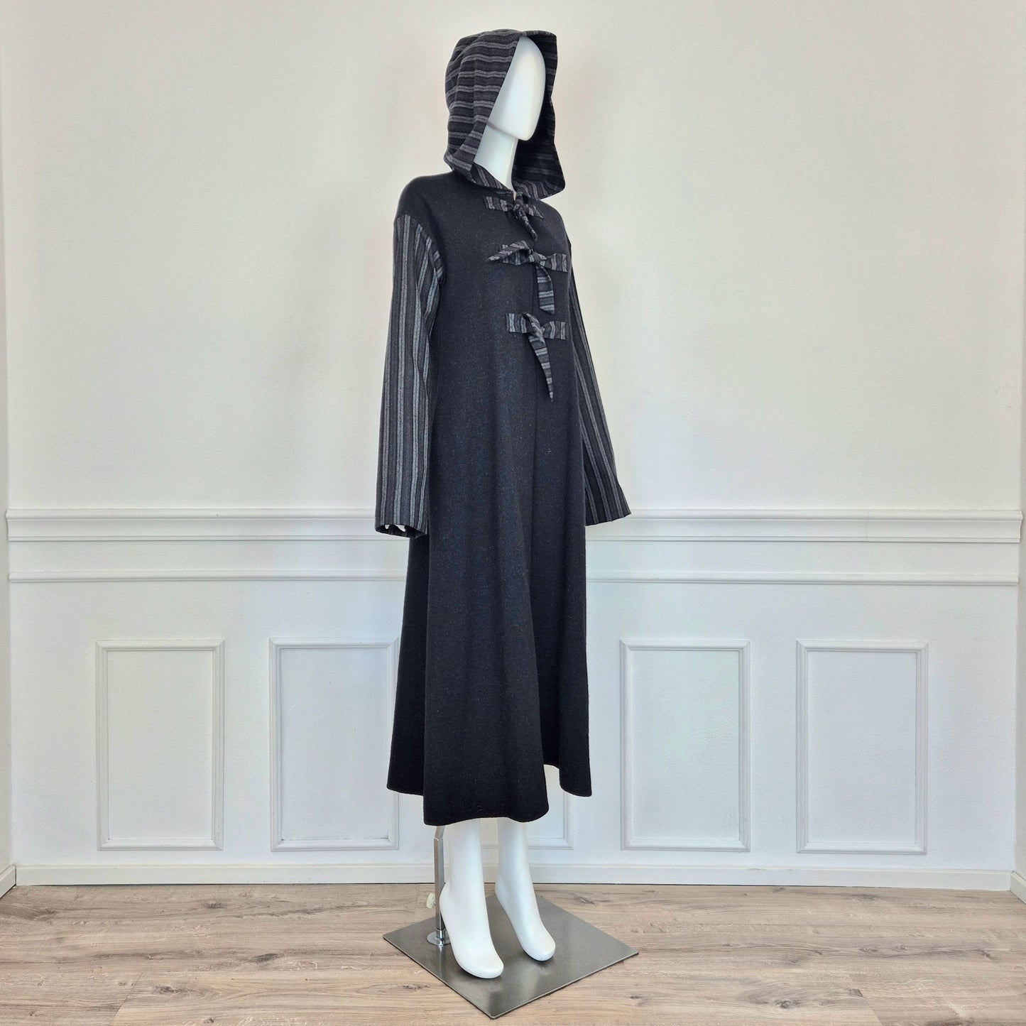 Romeo Gigli | Cappotto lungo con fiocchi e cappuccio