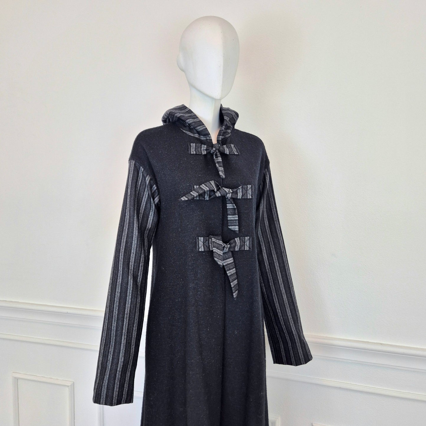 Romeo Gigli | Cappotto lungo con fiocchi e cappuccio