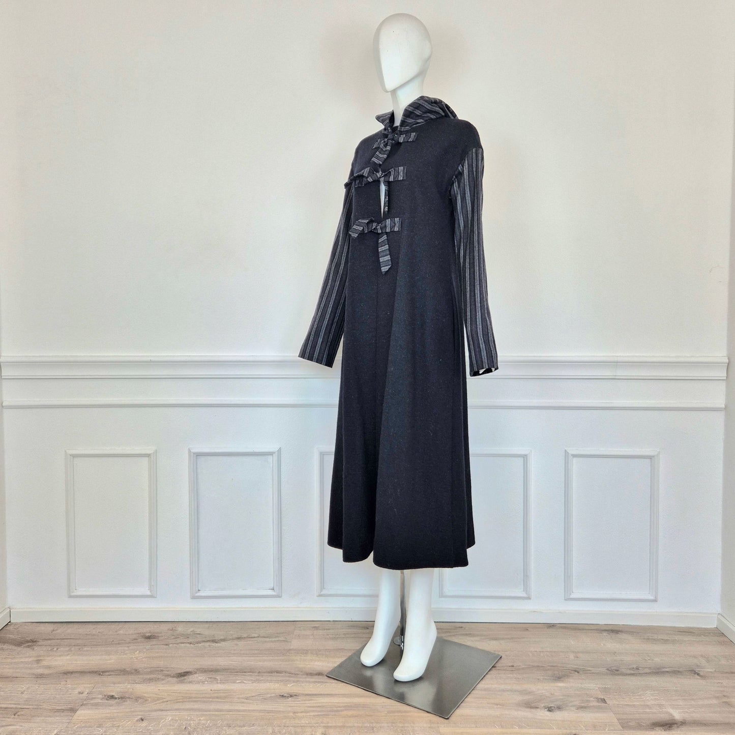 Romeo Gigli | Cappotto lungo con fiocchi e cappuccio