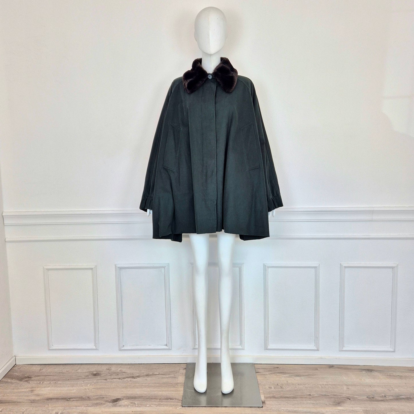 Romeo Gigli | Giaccone verde con interno scozzese e collo in pelo