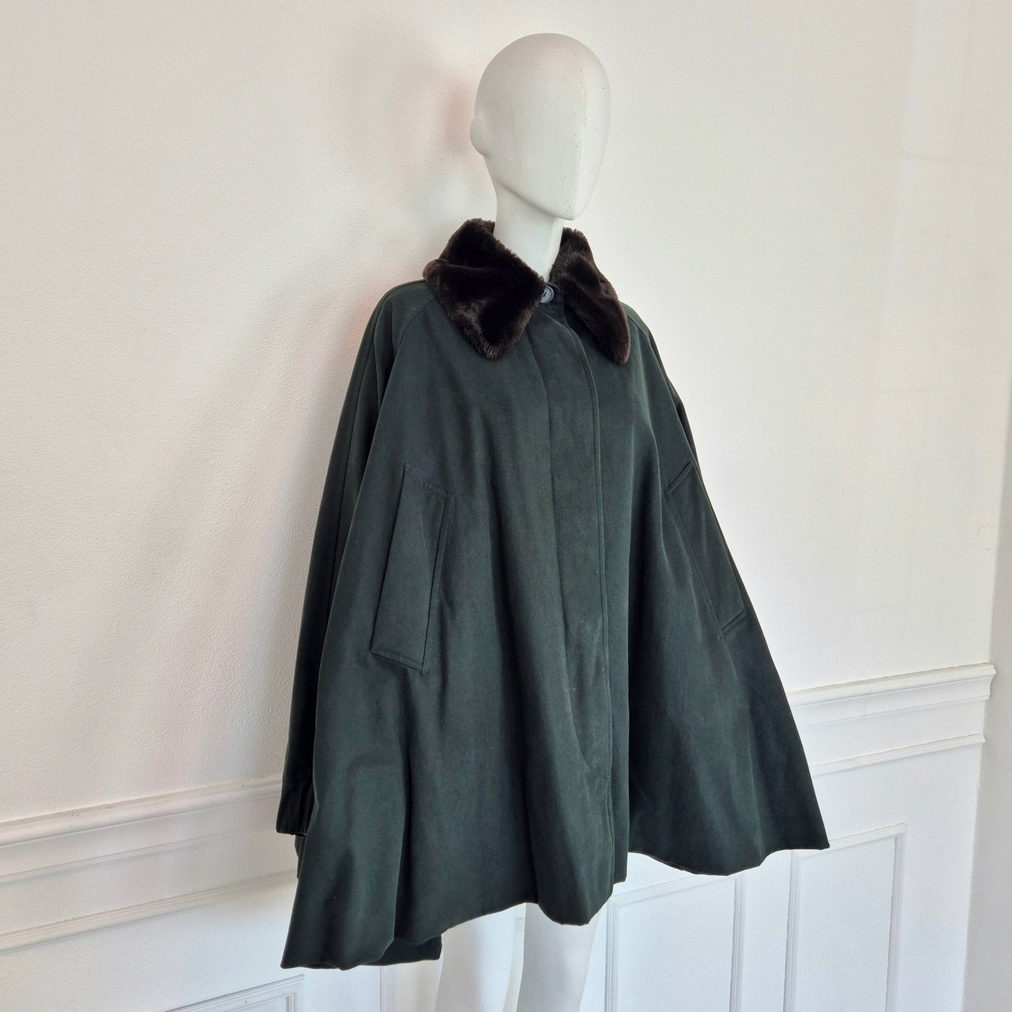 Romeo Gigli | Giaccone verde con interno scozzese e collo in pelo