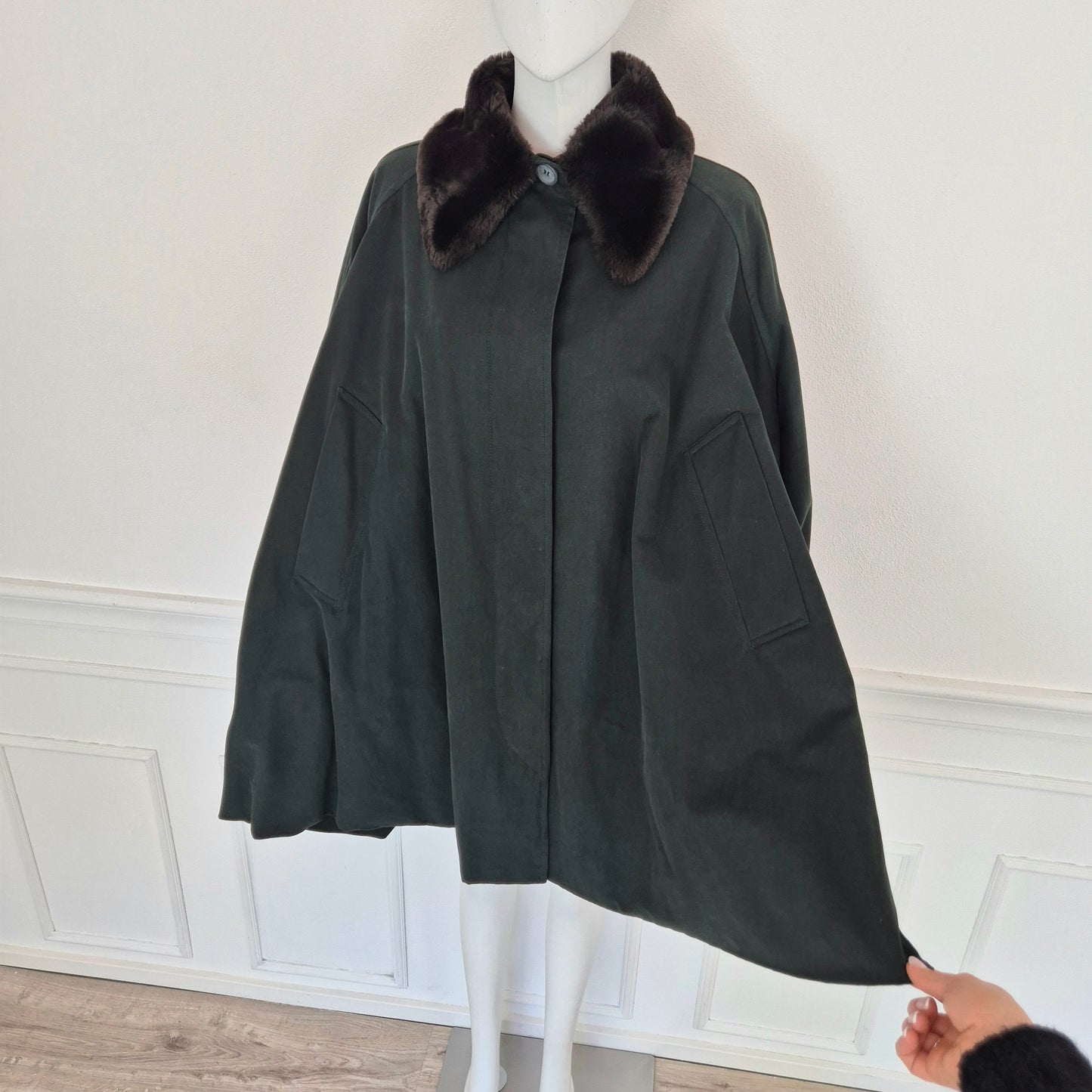 Romeo Gigli | Giaccone verde con interno scozzese e collo in pelo