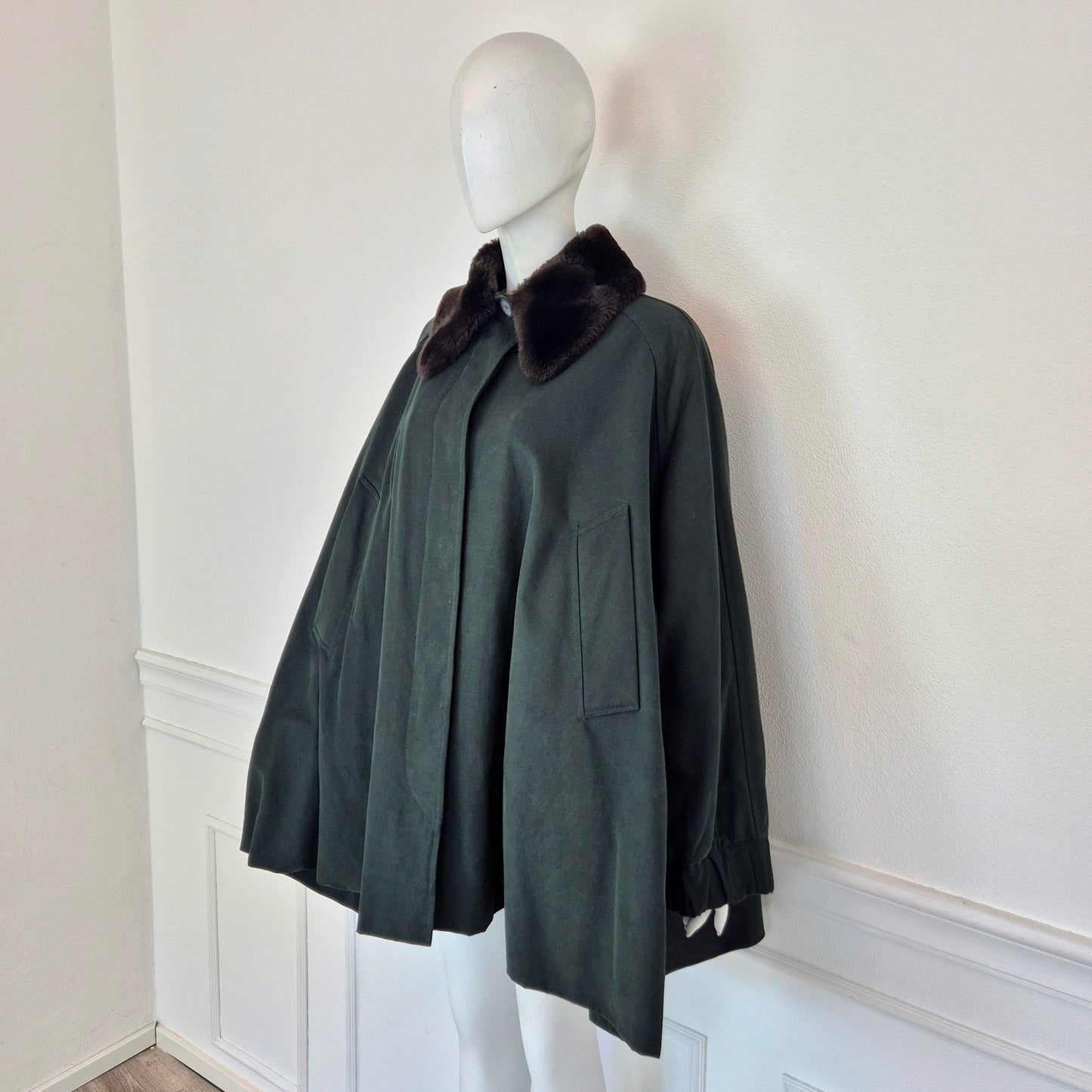 Romeo Gigli | Giaccone verde con interno scozzese e collo in pelo