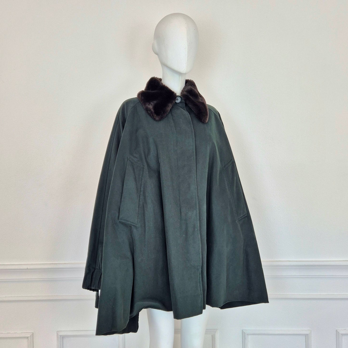 Romeo Gigli | Giaccone verde con interno scozzese e collo in pelo