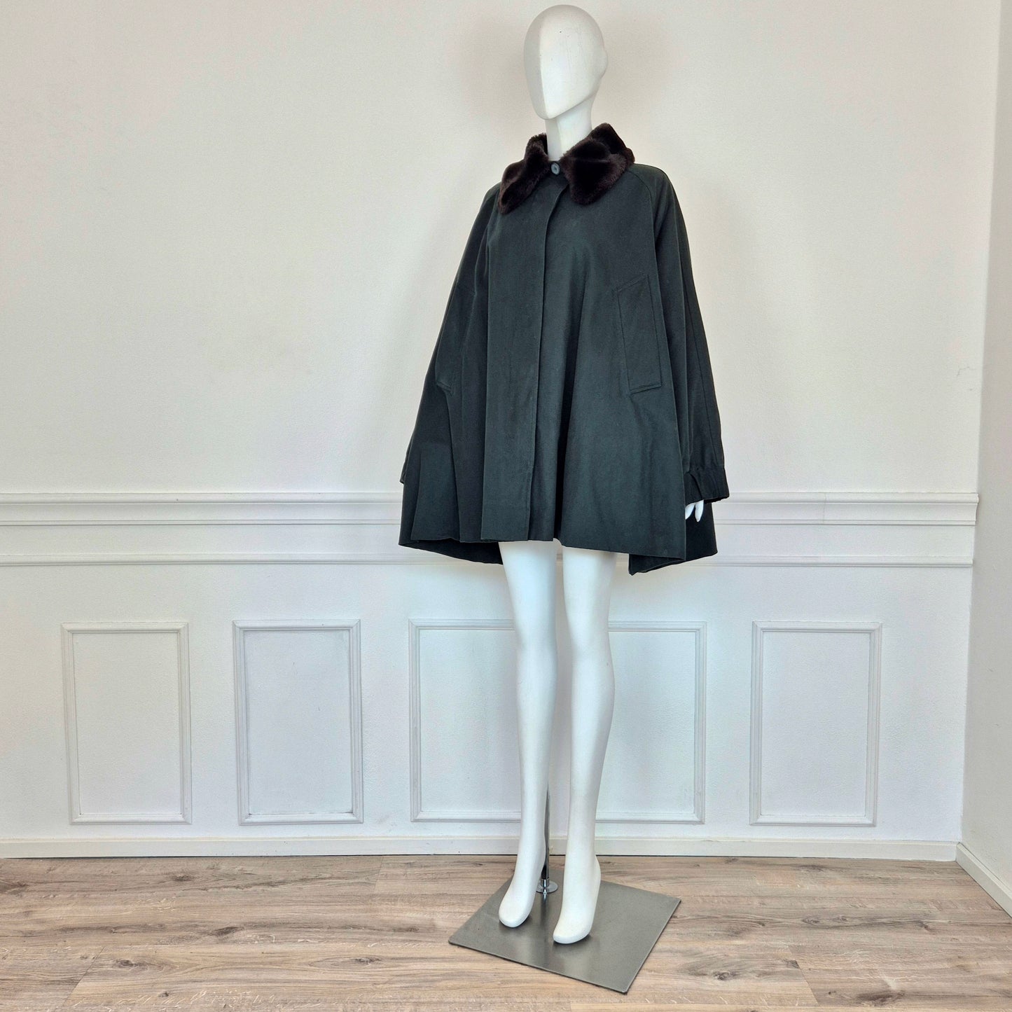 Romeo Gigli | Giaccone verde con interno scozzese e collo in pelo