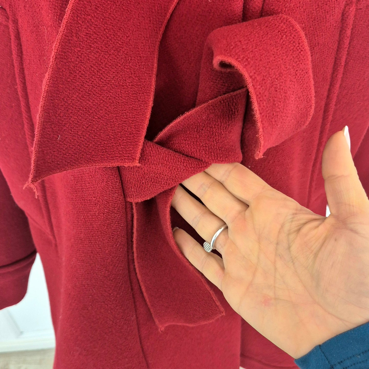 Romeo Gigli | Giaccone rosso con fiocchi e collo in ecopelliccia