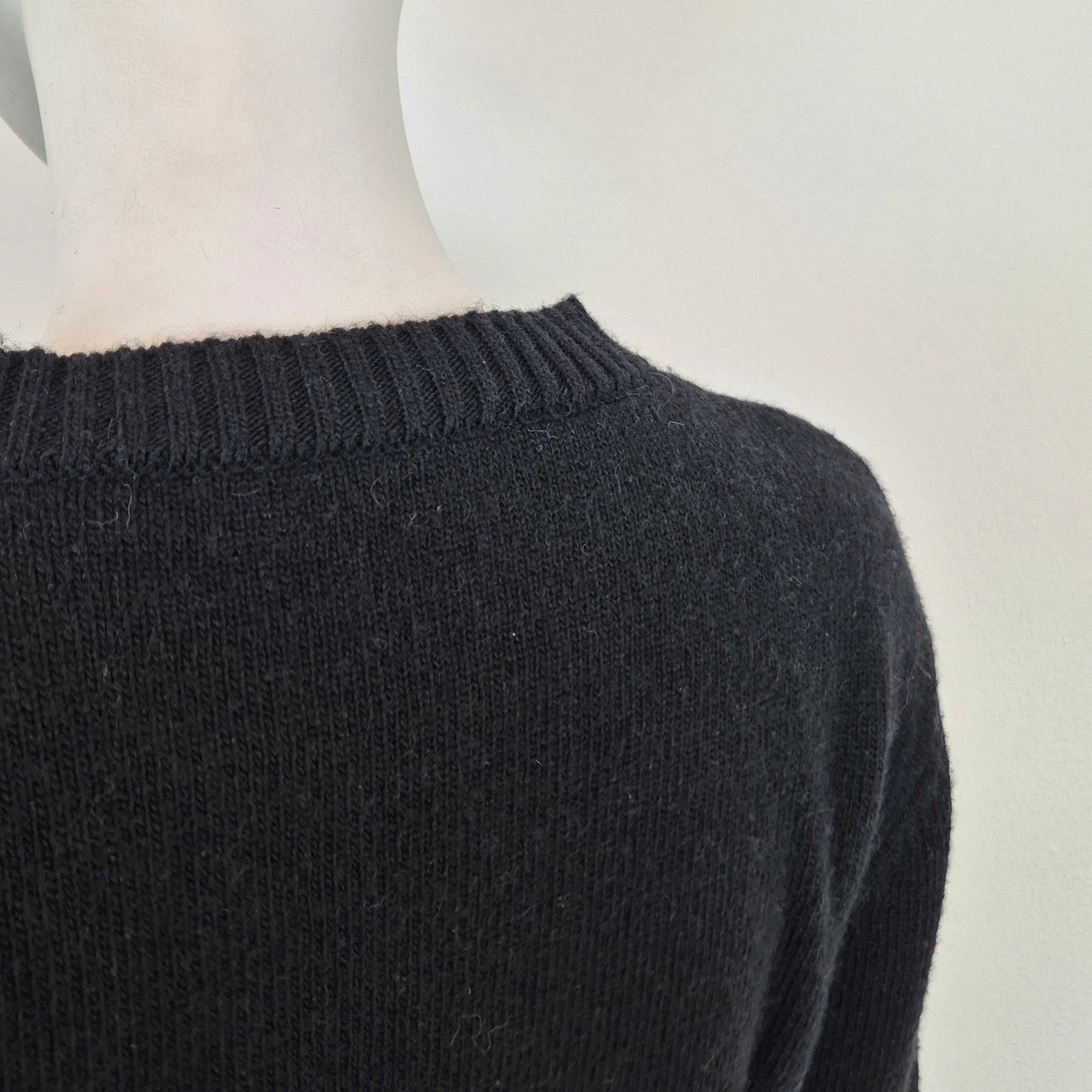 Miu Miu | Maglione nero cropped con logo