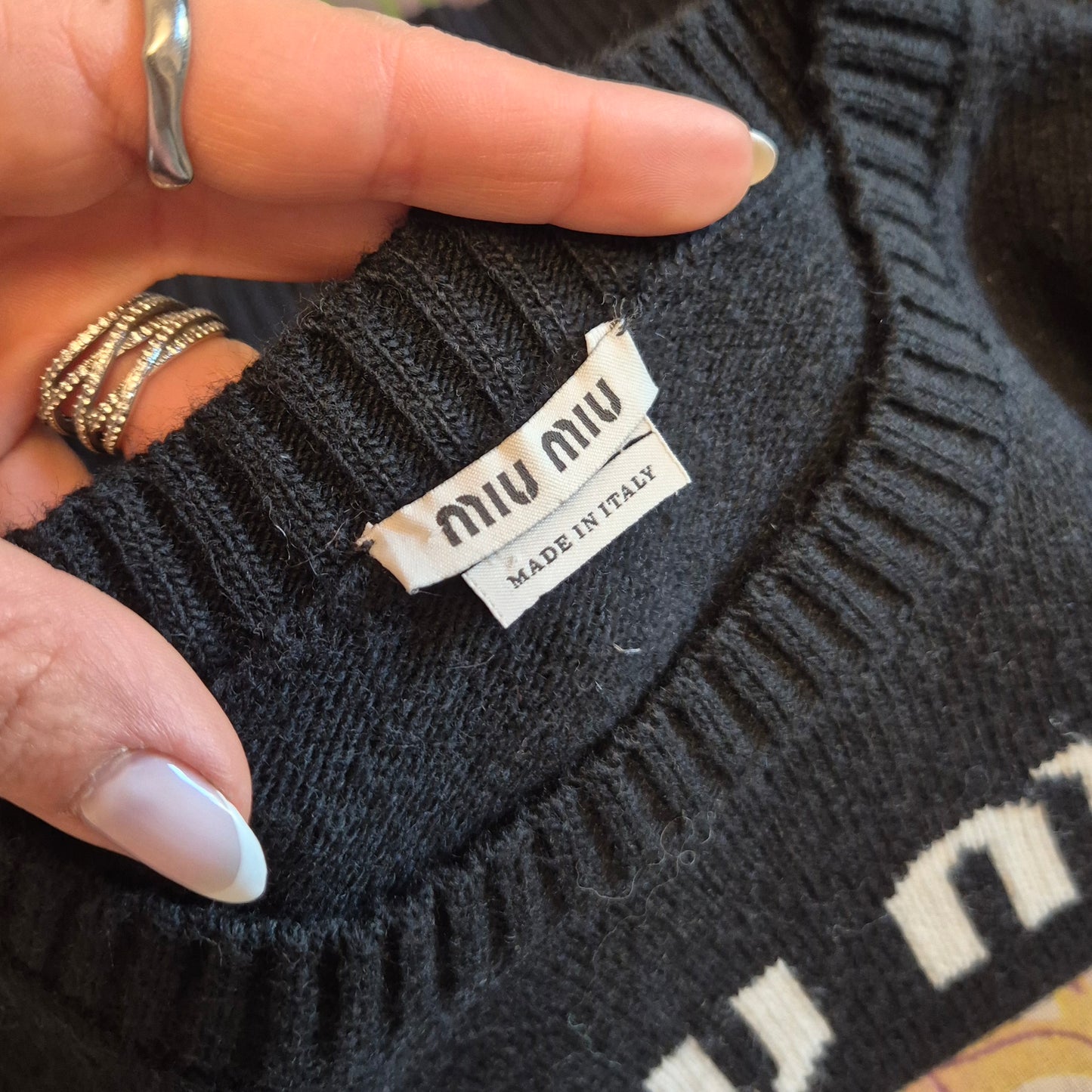 Miu Miu | Maglione nero cropped con logo