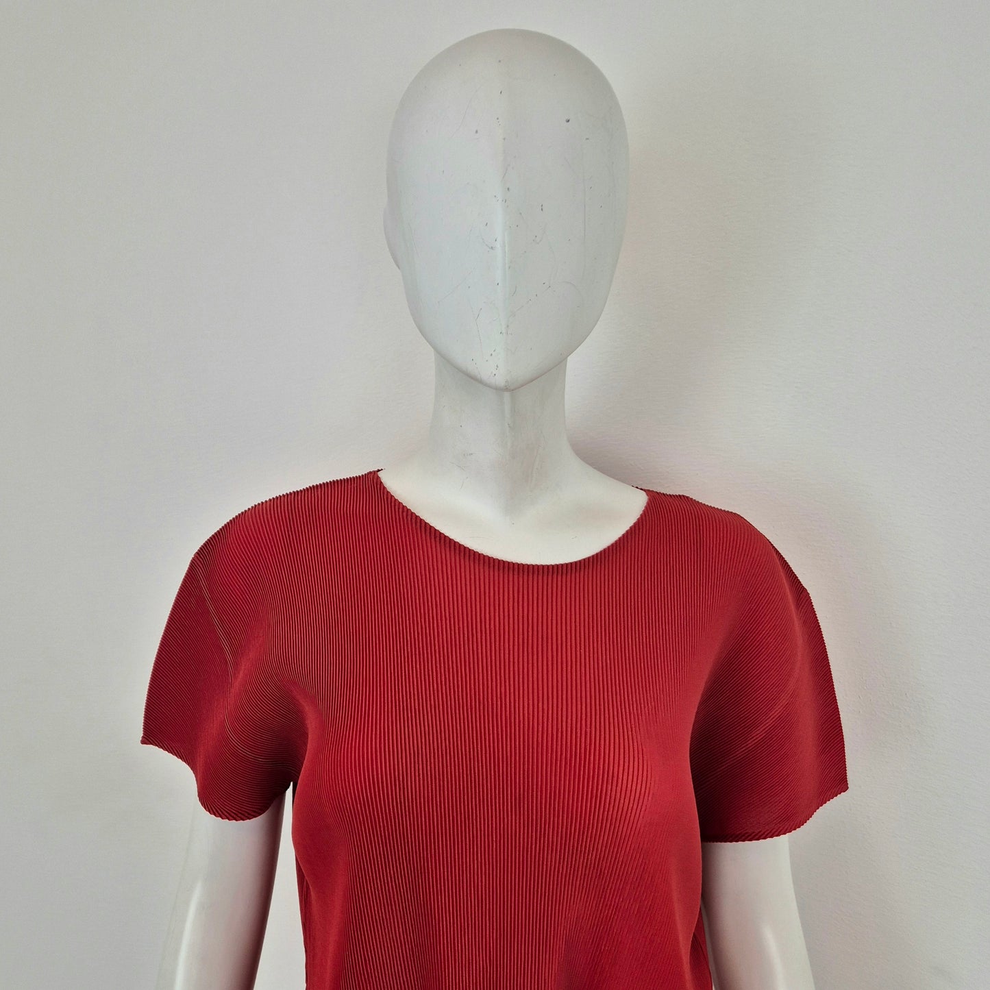 Issey Miyake | T shirt rossa plissettata