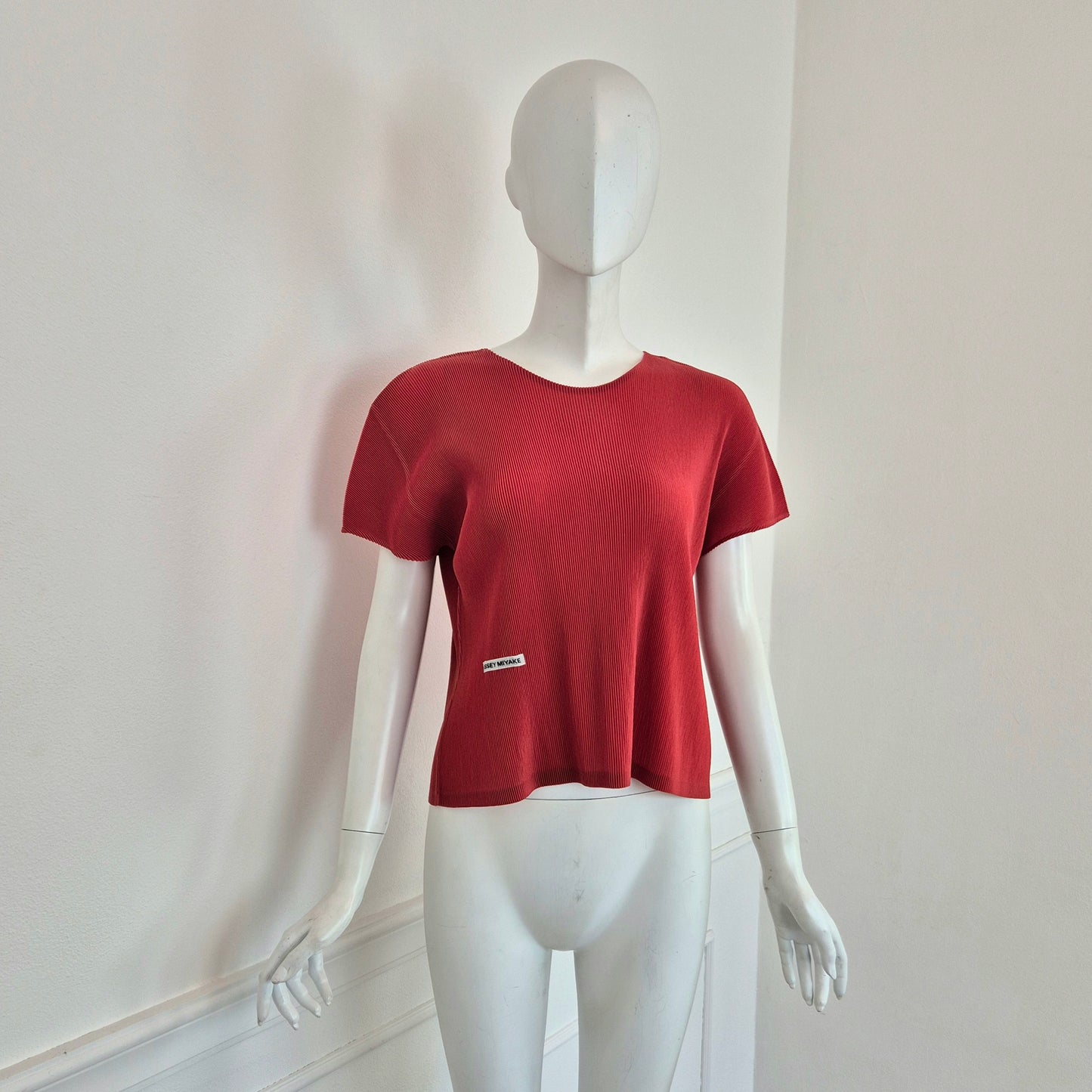Issey Miyake | T shirt rossa plissettata
