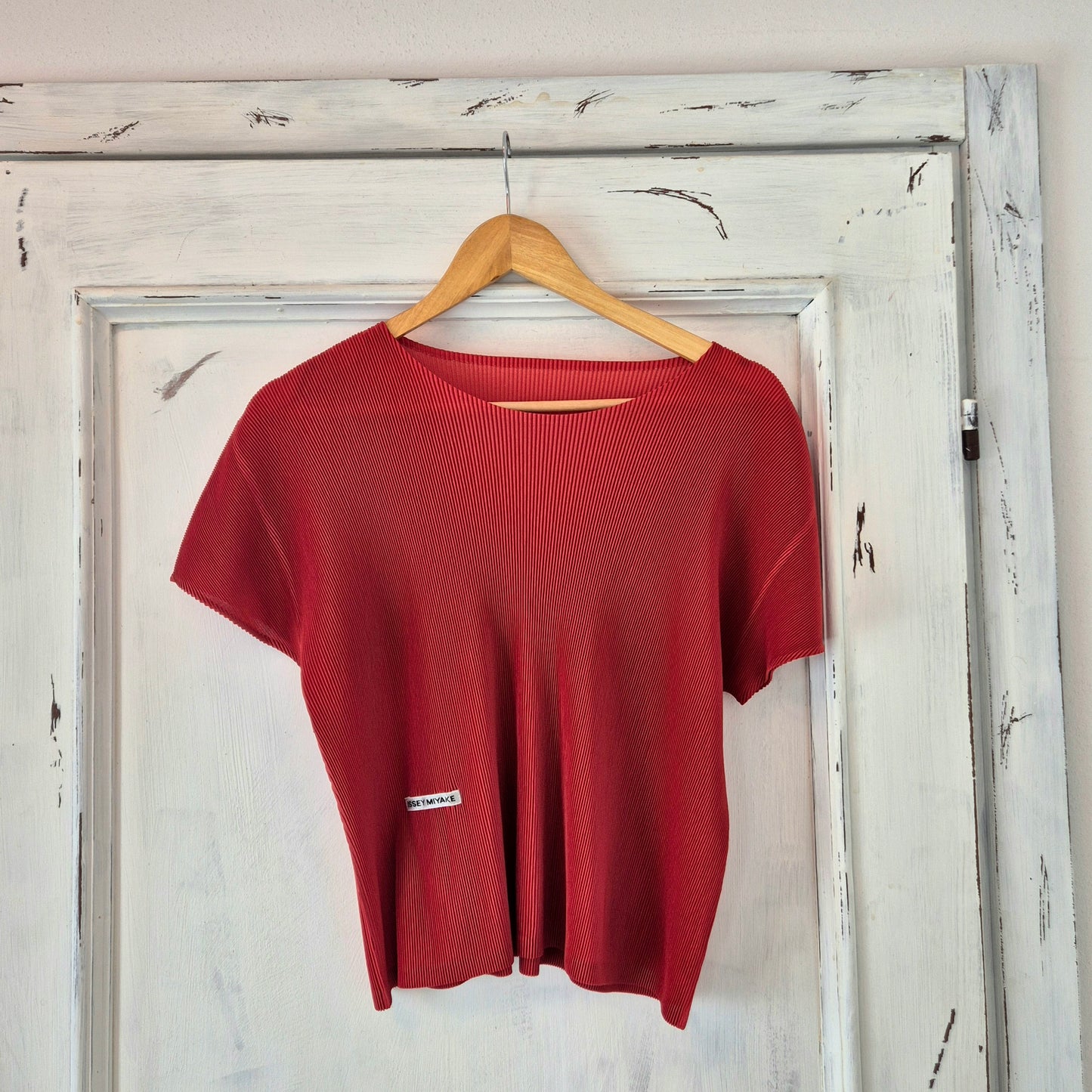 Issey Miyake | T shirt rossa plissettata