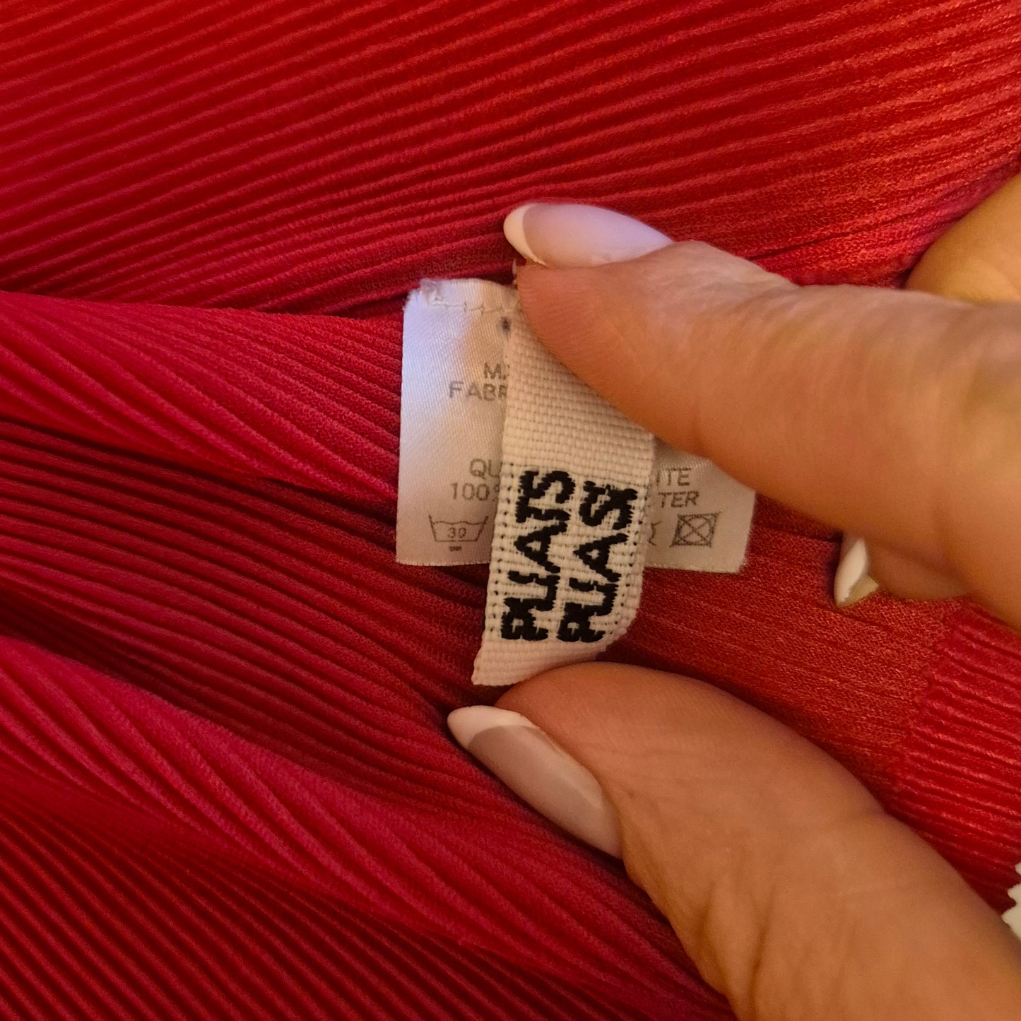 Issey Miyake | T shirt rossa plissettata