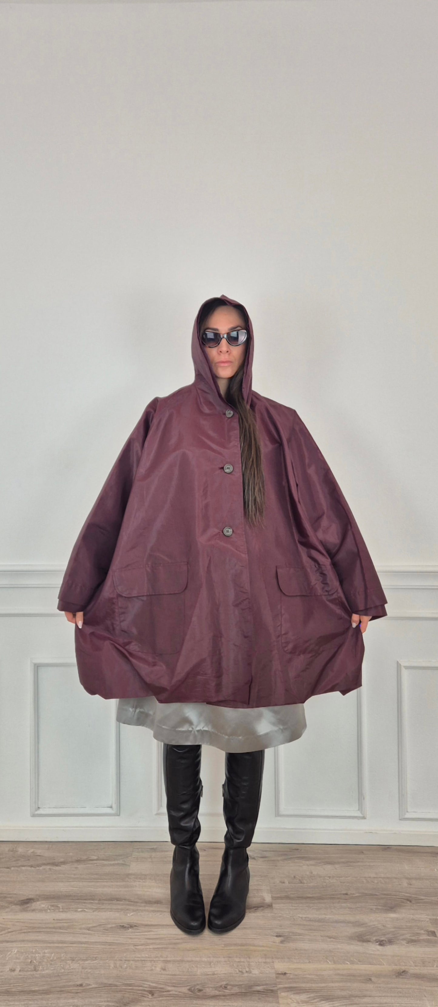 Romeo Gigli | Impermeabile oversize melanzana con cappuccio