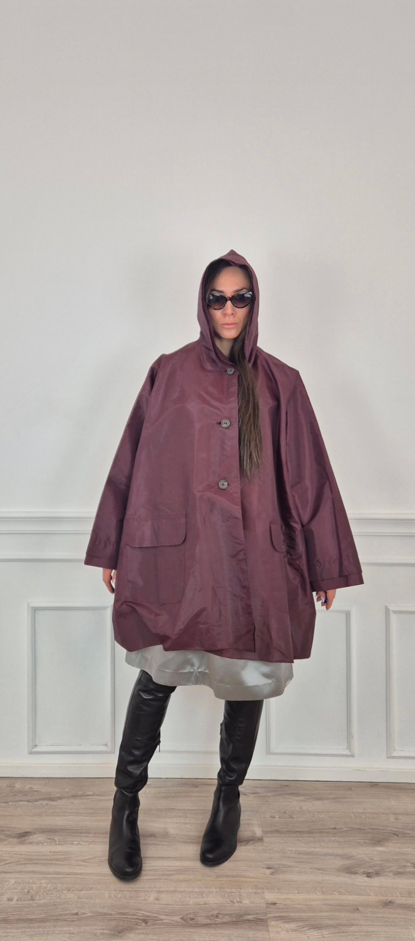 Romeo Gigli | Impermeabile oversize melanzana con cappuccio