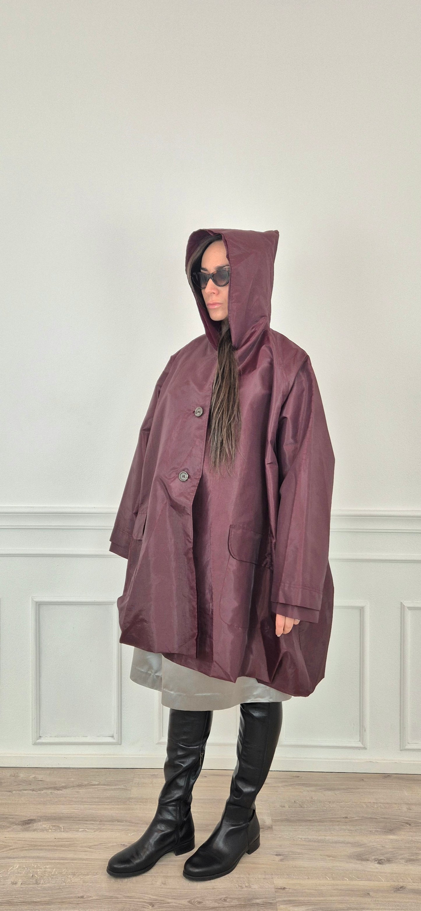 Romeo Gigli | Impermeabile oversize melanzana con cappuccio